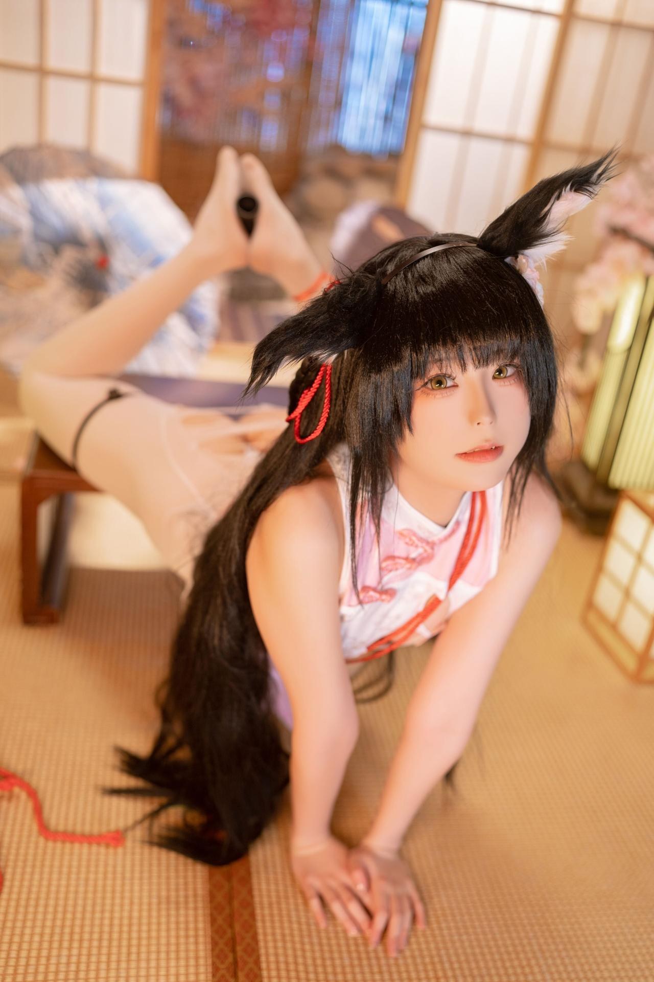 [cosplay] Quan冉有点饿 - 碧蓝航线 长门：赤いチャイナドレス 白ストッキング美脚 76P1V