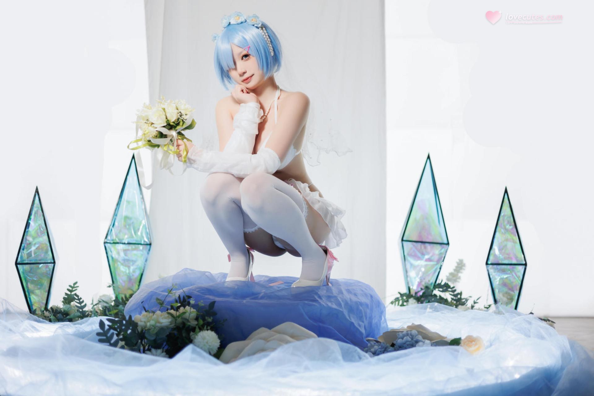 [cosplay] 樱落酱w - 蕾姆花嫁：蓝发婚纱白丝美腿 25P