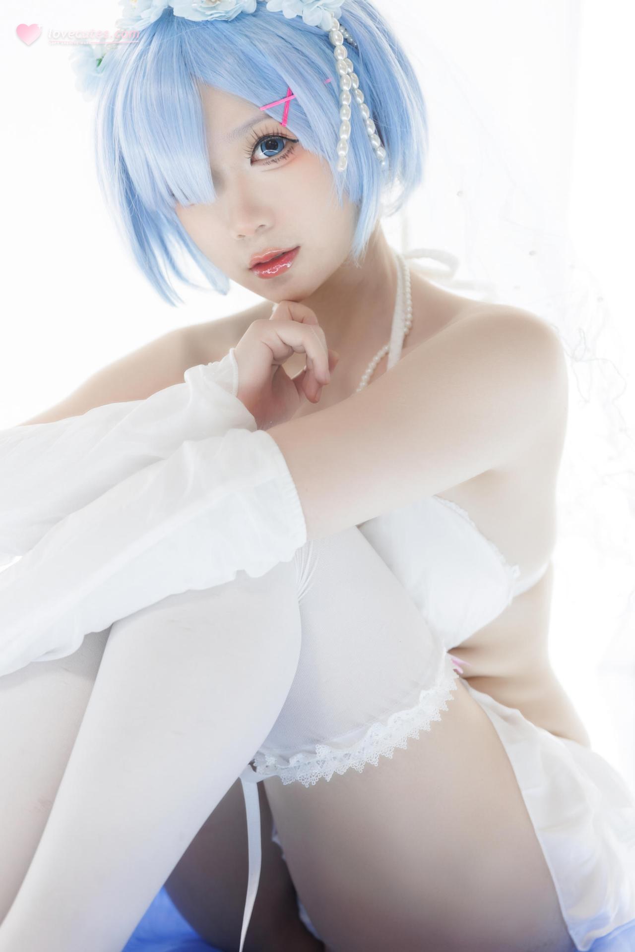 [cosplay] 樱落酱w - 蕾姆花嫁：蓝发婚纱白丝美腿 25P