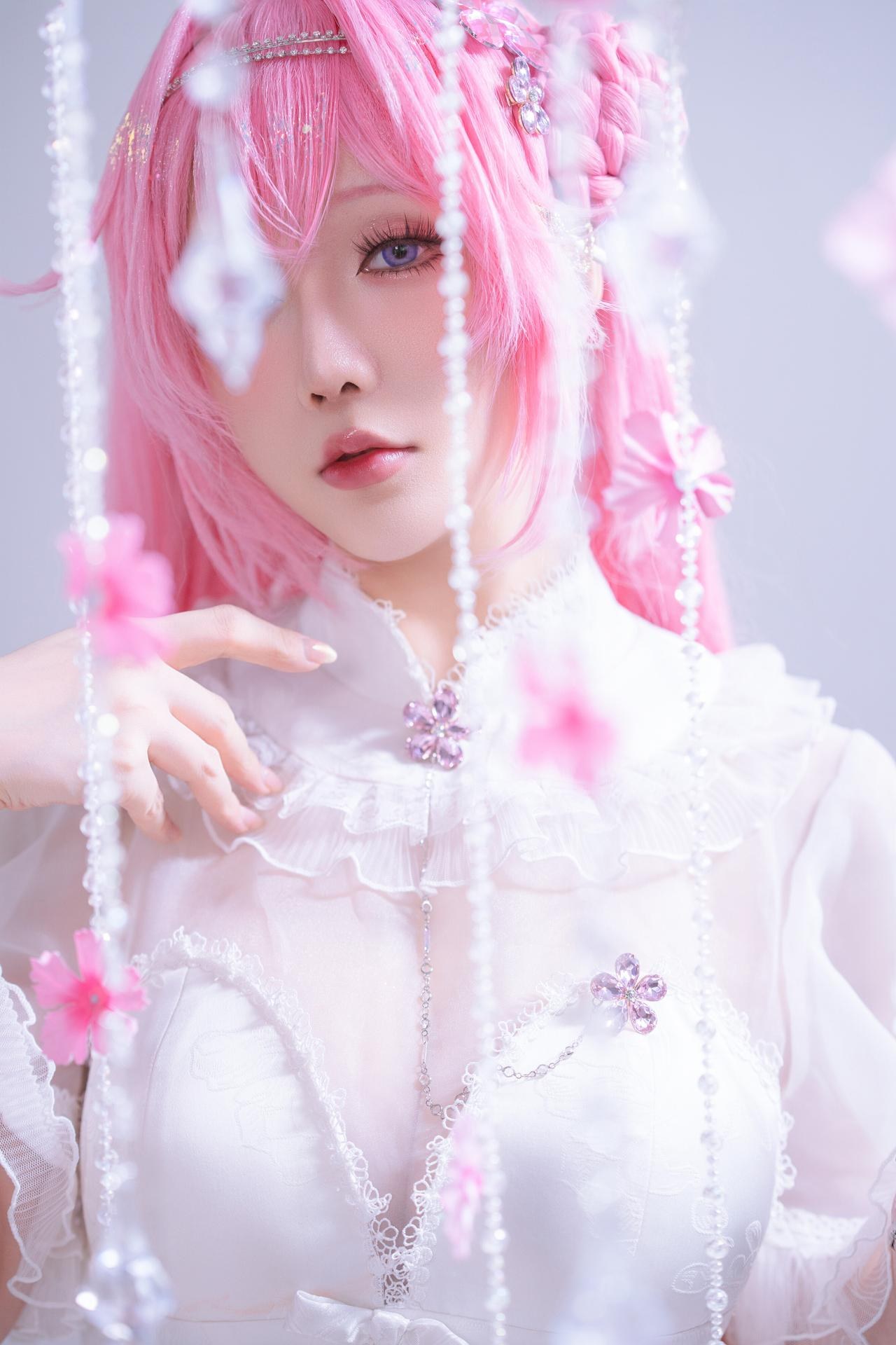 [cosplay] 星之迟迟Hoshilily - 胜利女神：妮姬 桃乐丝：白发礼装白丝美腿还原 44P