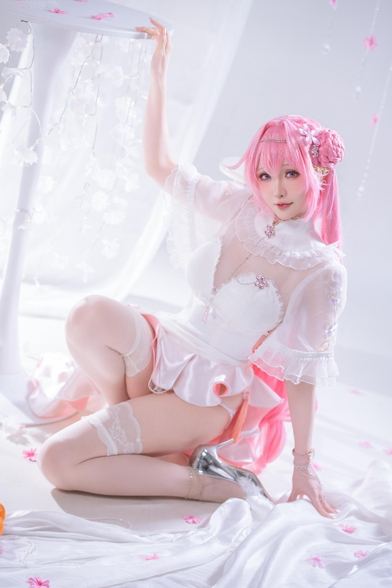 [cosplay] 星之迟迟Hoshilily - 胜利女神：妮姬 桃乐丝：白发礼装白丝美腿还原 44P