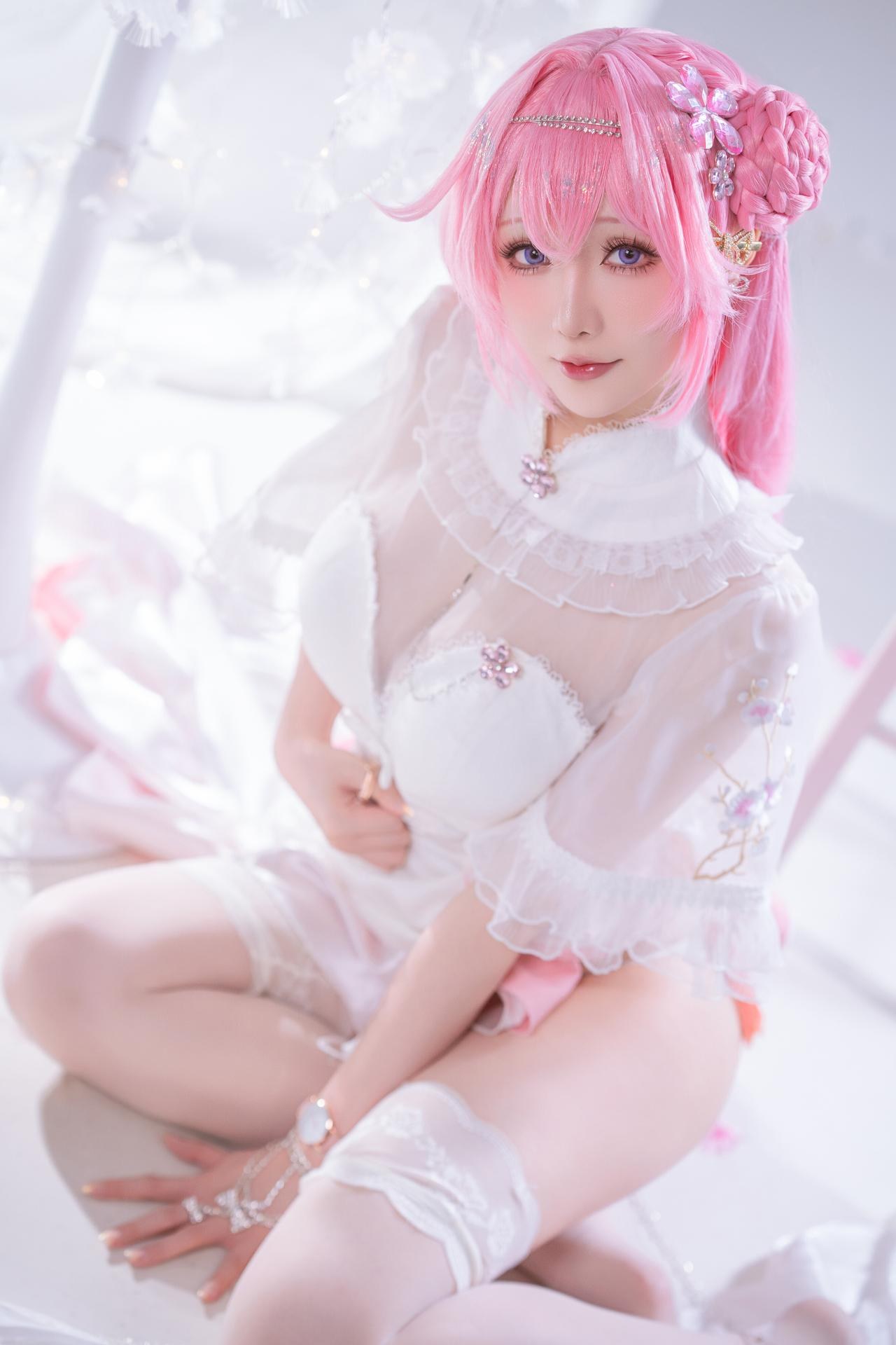 [cosplay] 星之迟迟Hoshilily - 胜利女神：妮姬 桃乐丝：白发礼装白丝美腿还原 44P