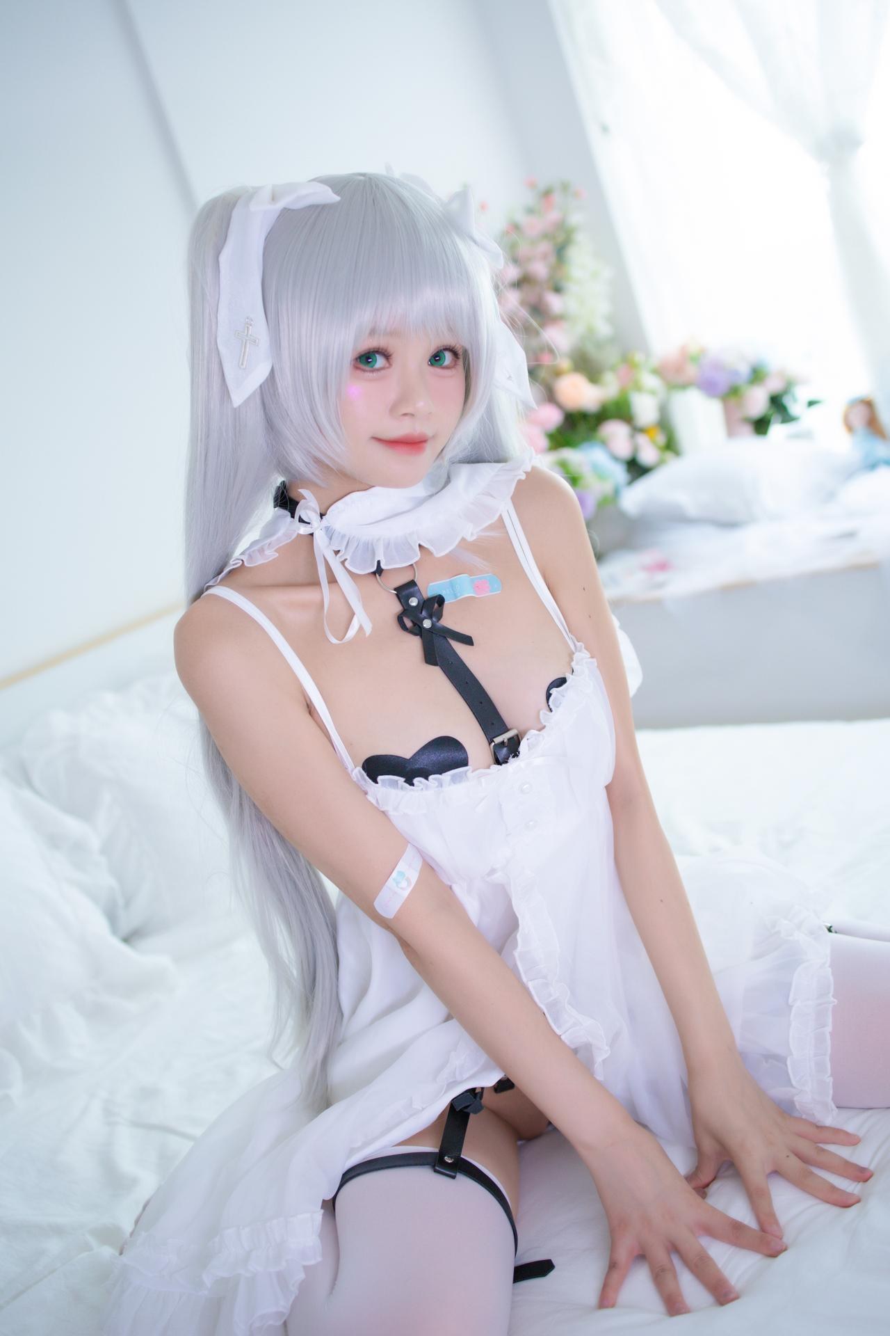 [cosplay] 星黛鹿鹿 - 初音酱：蓝绿双马尾白丝美腿 58P