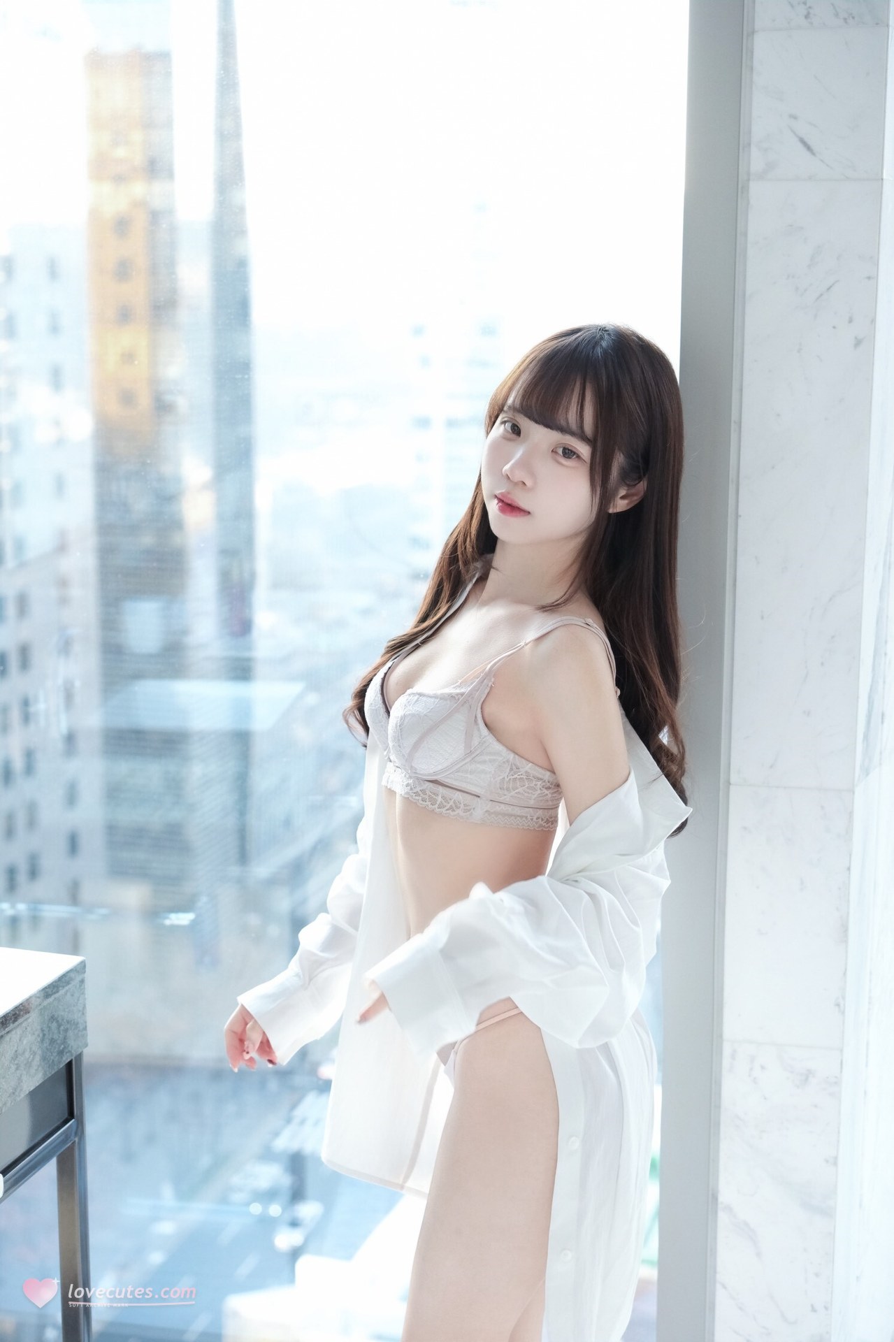 [私房] 可可小白兔 - 清纯邻居女孩的秘密：窗边居家主题写真 63P