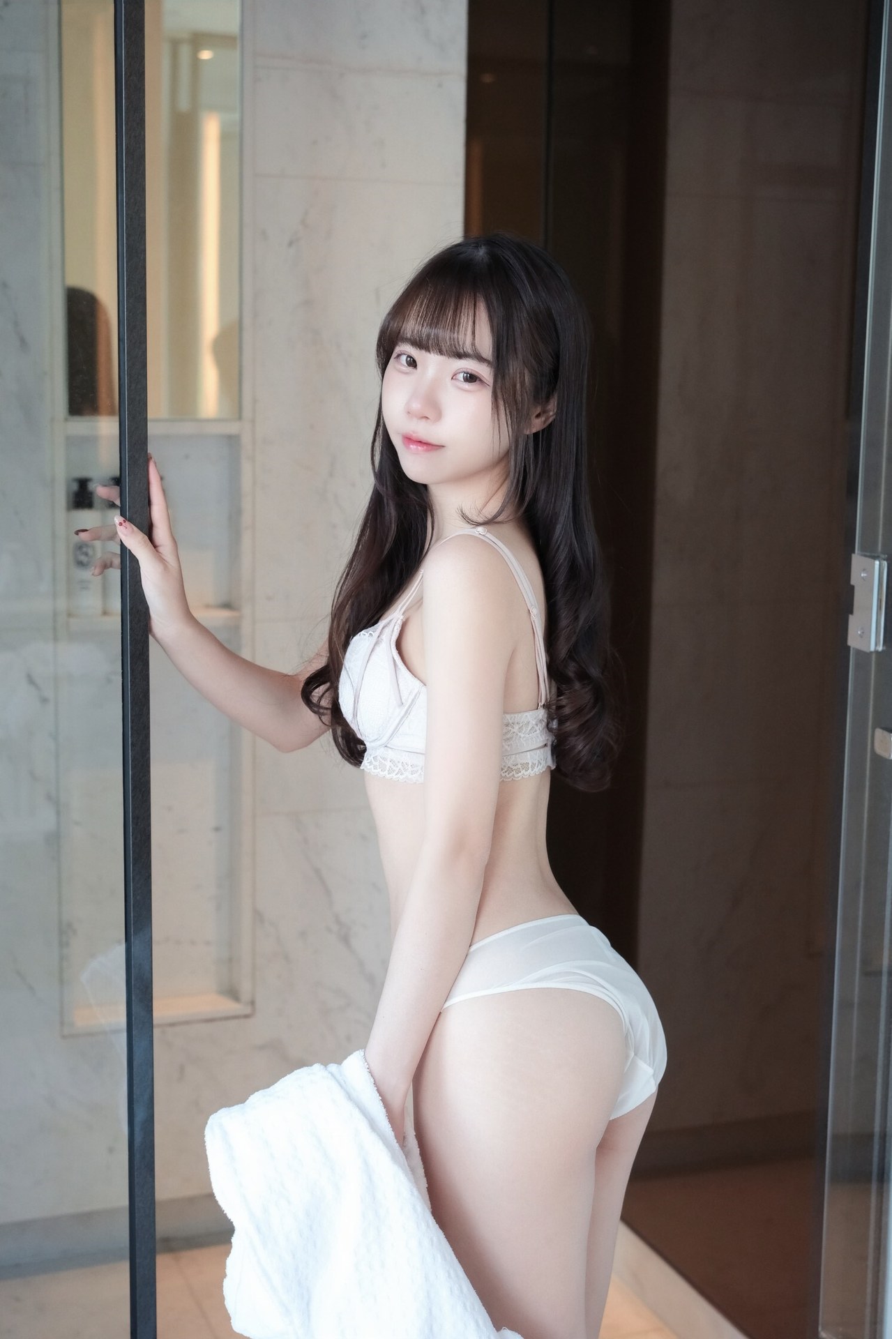 [私房] 可可小白兔 - 清纯邻居女孩的秘密：窗边居家主题写真 63P