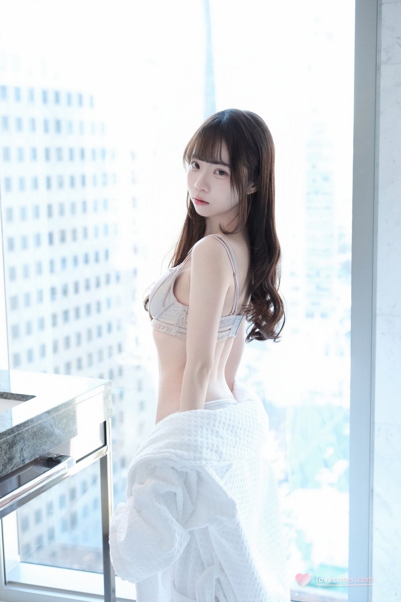[私房] 可可小白兔 - 清纯邻居女孩的秘密：窗边居家主题写真 63P