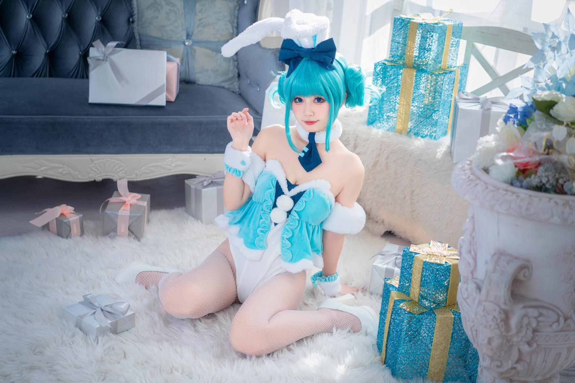 [cosplay] 猫大人 - 初音未来白兔：兔女郎主题角色写真 24P
