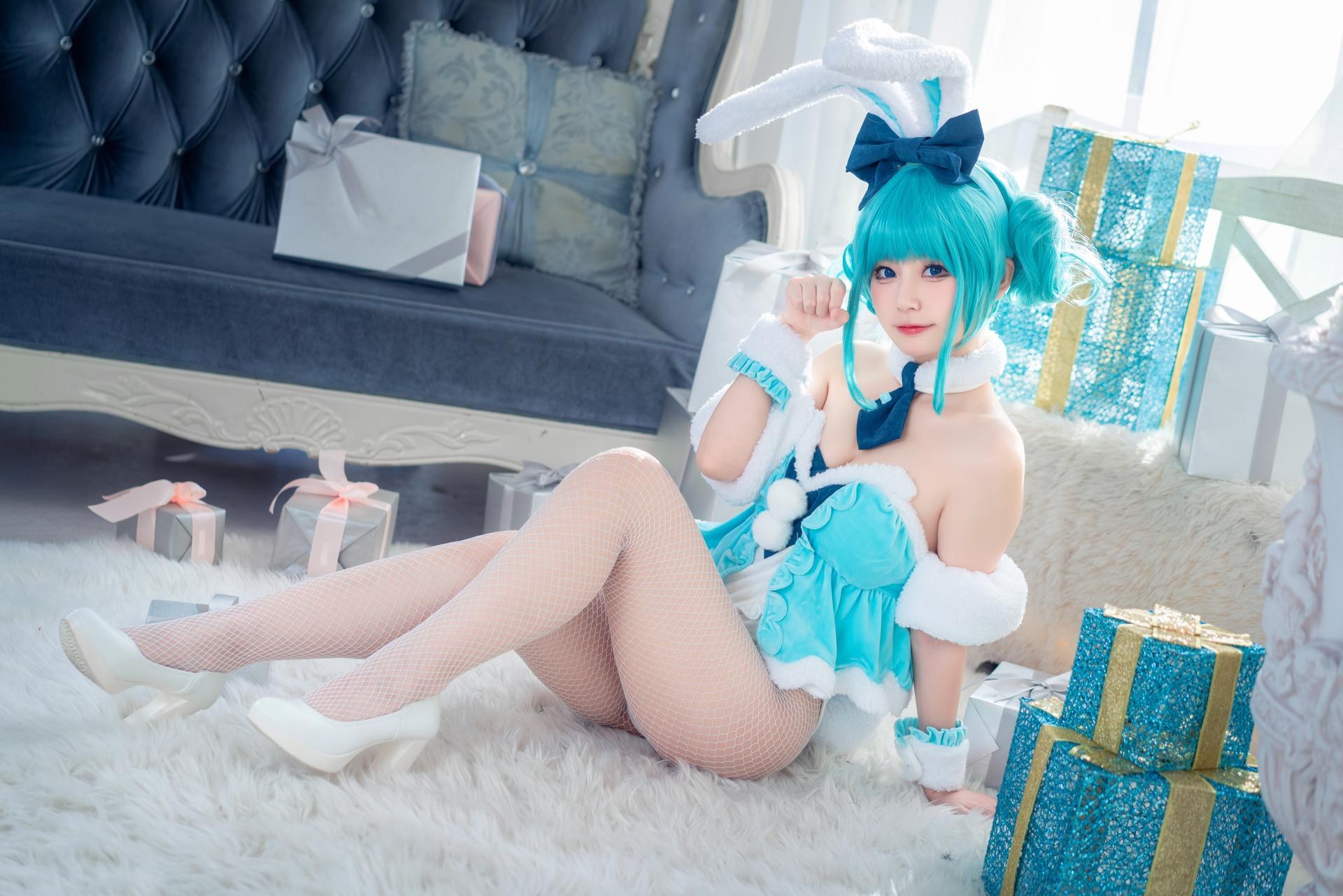 [cosplay] 猫大人 - 初音未来白兔：兔女郎主题角色写真 24P
