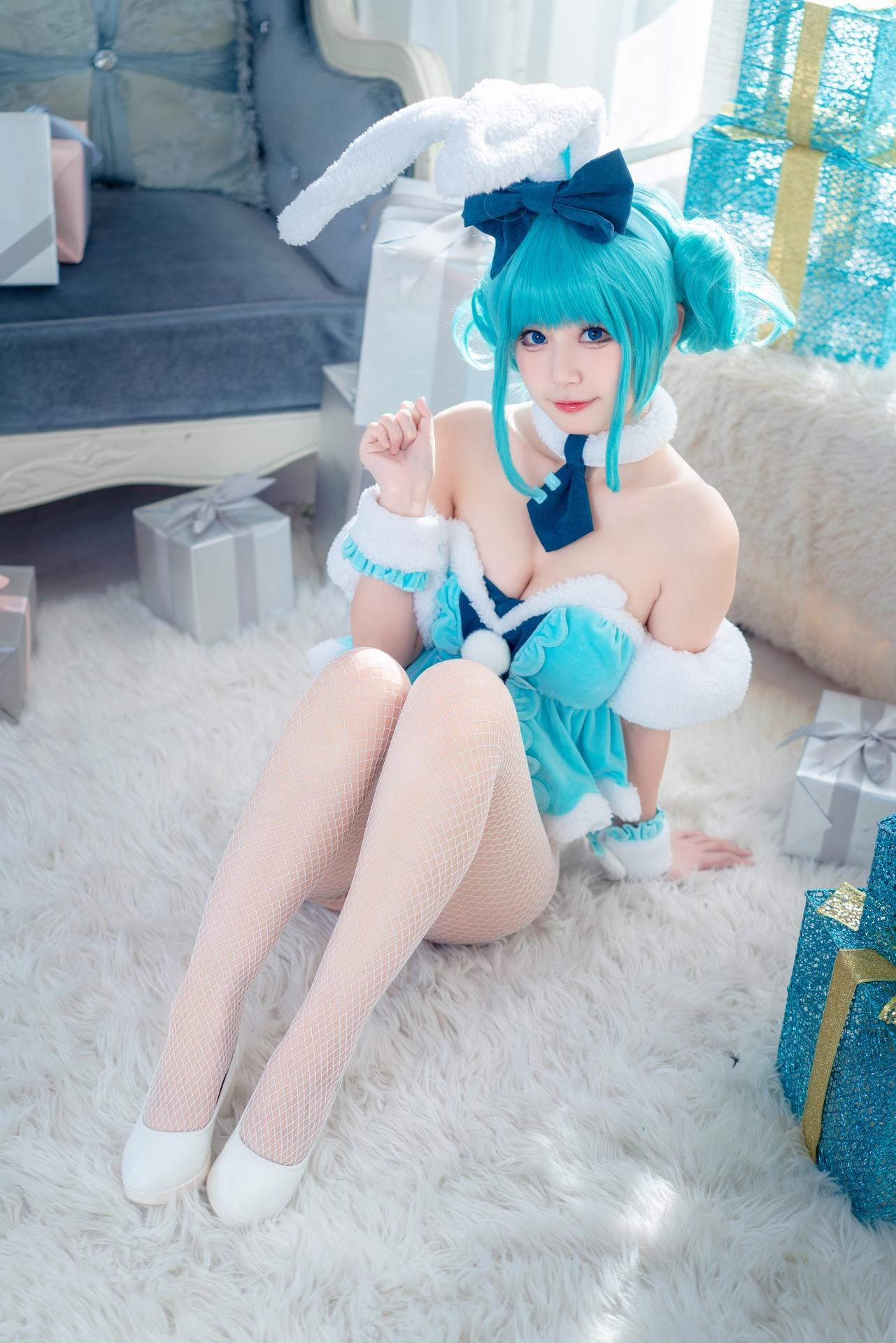 [cosplay] 猫大人 - 初音未来白兔：兔女郎主题角色写真 24P