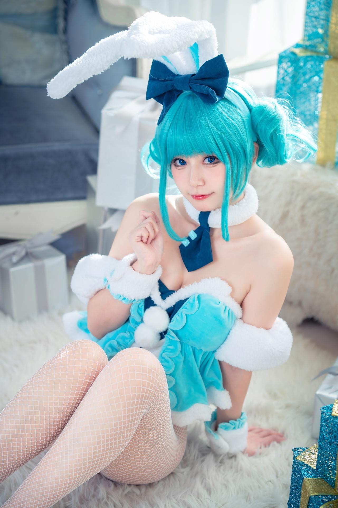 [cosplay] 猫大人 - 初音未来白兔：兔女郎主题角色写真 24P