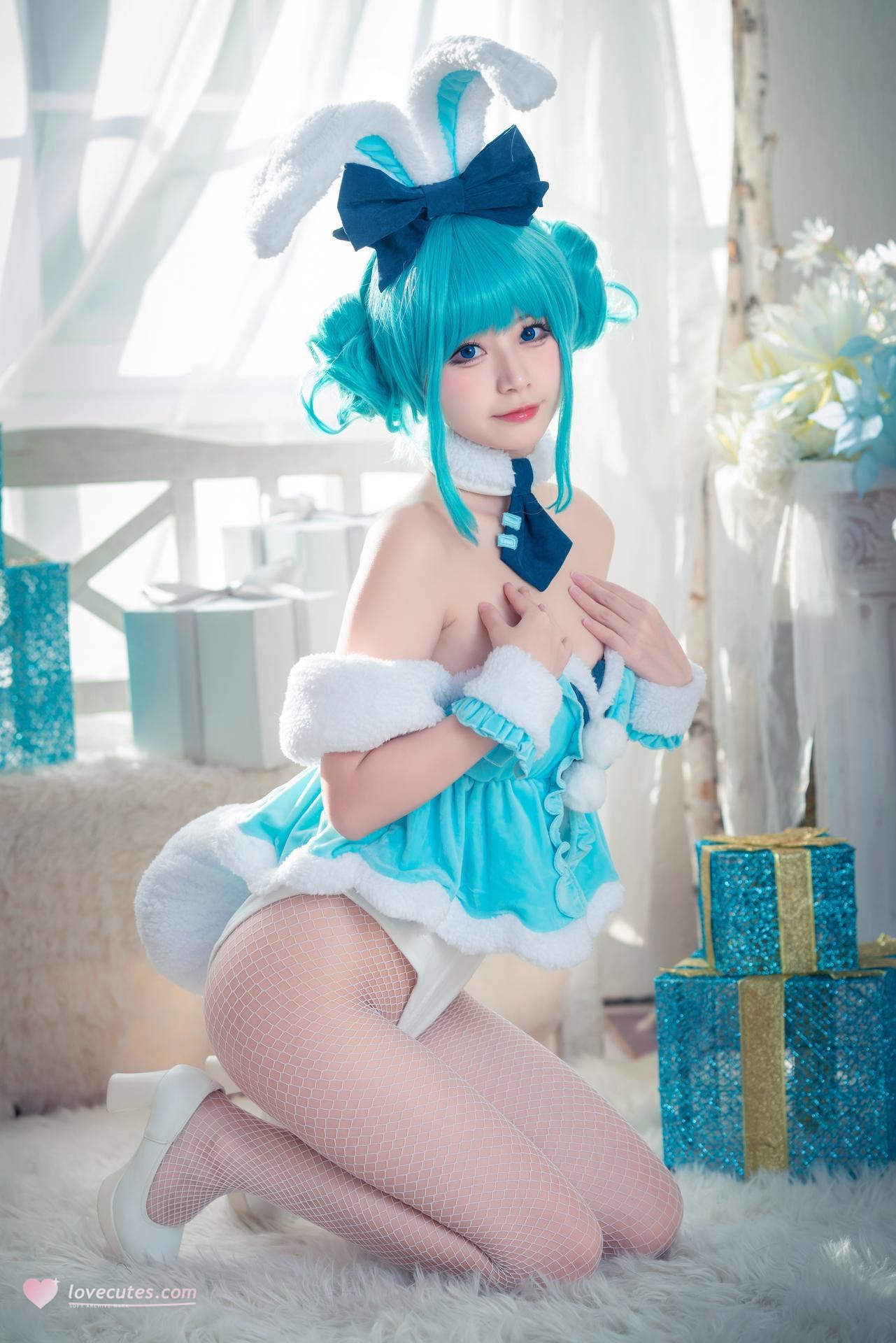[cosplay] 猫大人 - 初音未来白兔：兔女郎主题角色写真 24P