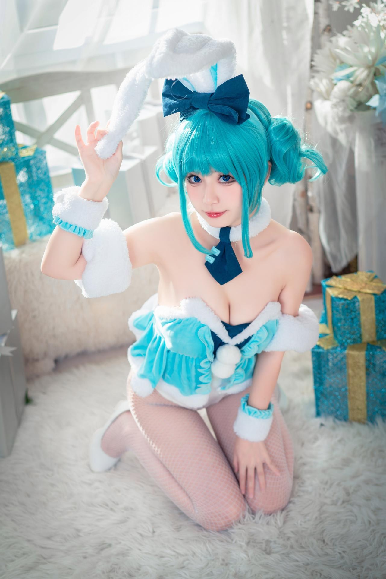 [cosplay] 猫大人 - 初音未来白兔：兔女郎主题角色写真 24P
