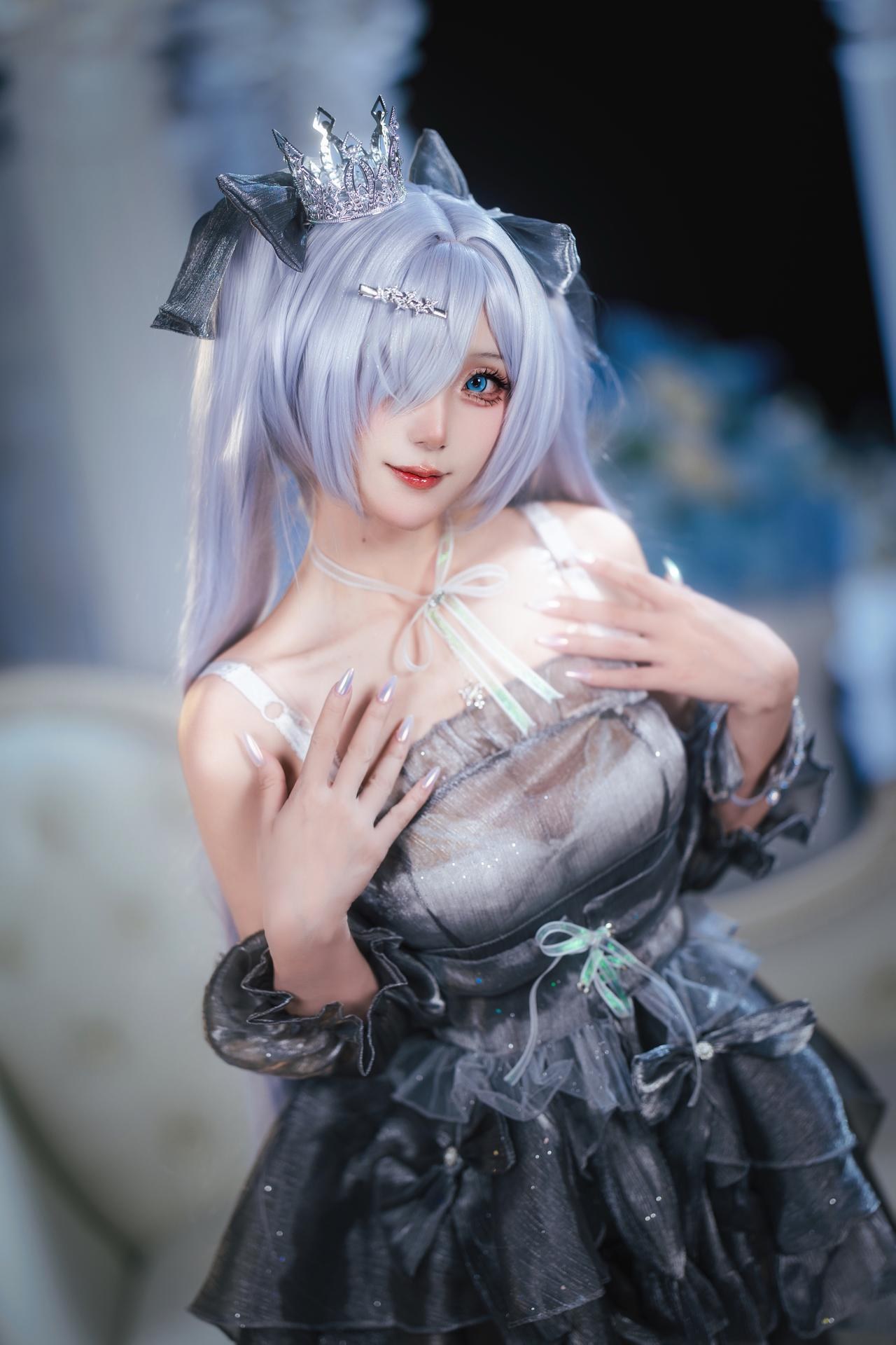 [cosplay] Shi Suqingya - Nikke Cinderella silver battle suit cosplay 写真セット 16P