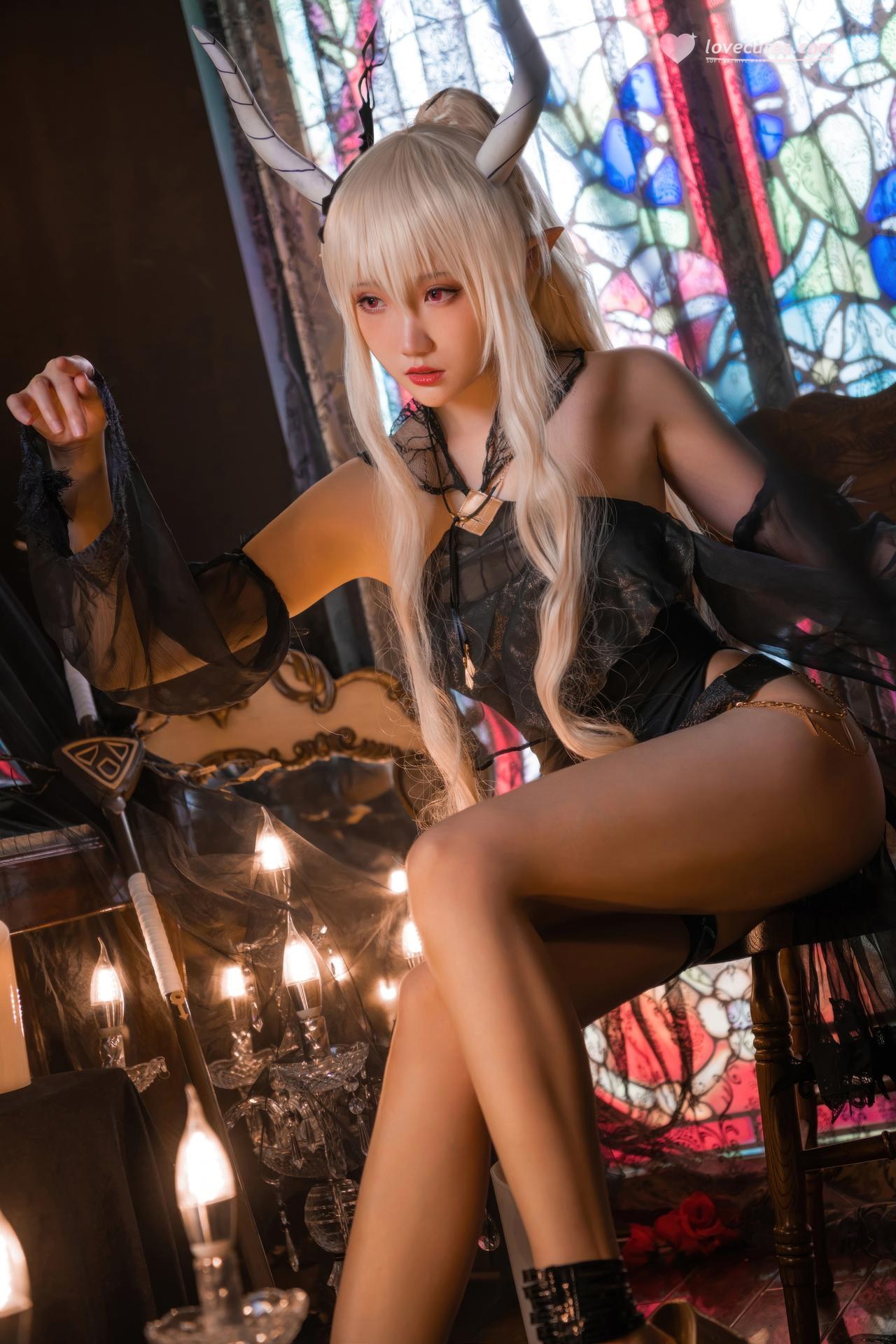 [cosplay] Guaxi Jiang - Bộ ảnh Arknights Shining swimsuit cosplay 25P