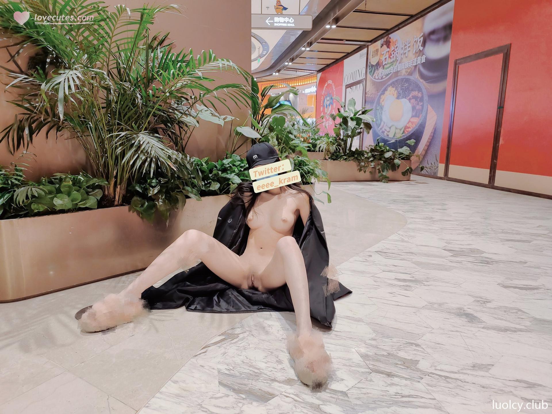 [私房] Eeee_kram - 白虎户外私拍：户外露出白虎私房 美臀大尺度 126P20V
