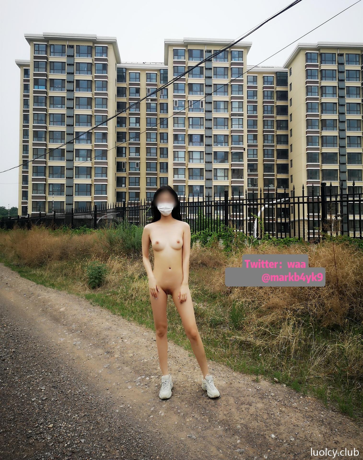 [私房] Eeee_kram - 白虎户外私拍：户外露出白虎私房 美臀大尺度 126P20V