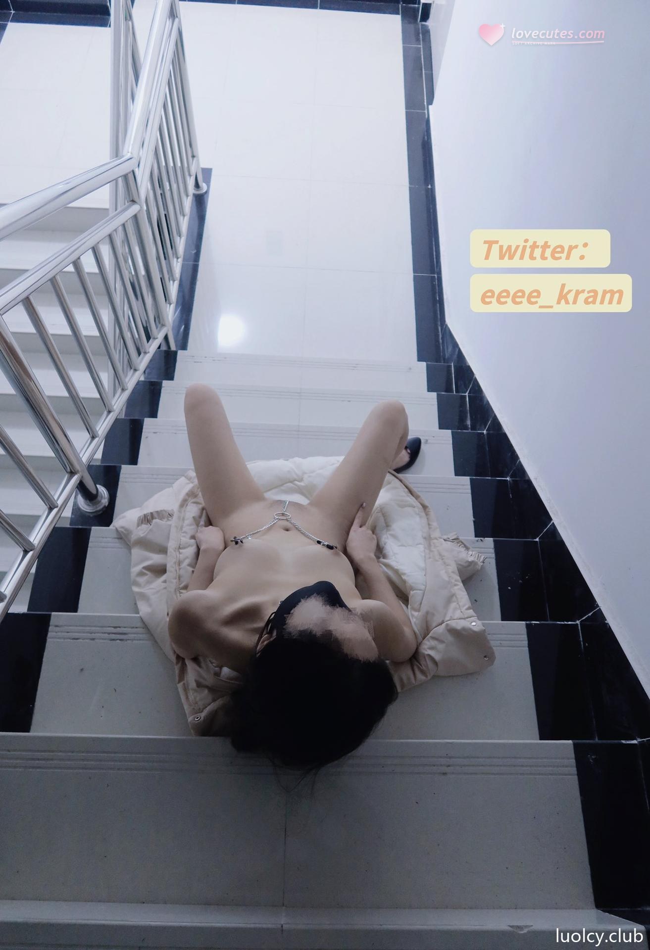[私房] Eeee_kram - 白虎户外私拍：户外露出白虎私房 美臀大尺度 126P20V