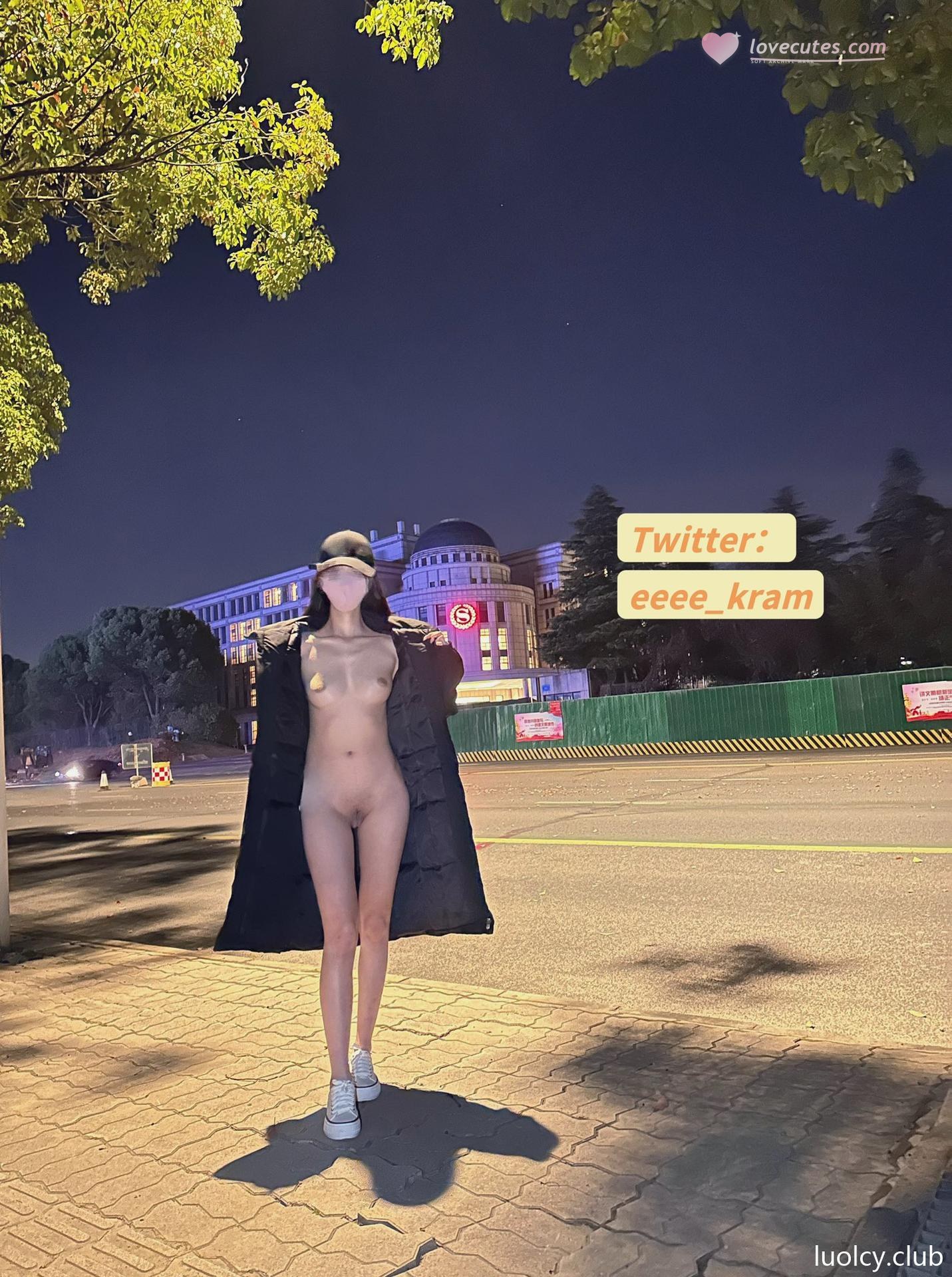 [私房] Eeee_kram - 白虎户外私拍：户外露出白虎私房 美臀大尺度 126P20V