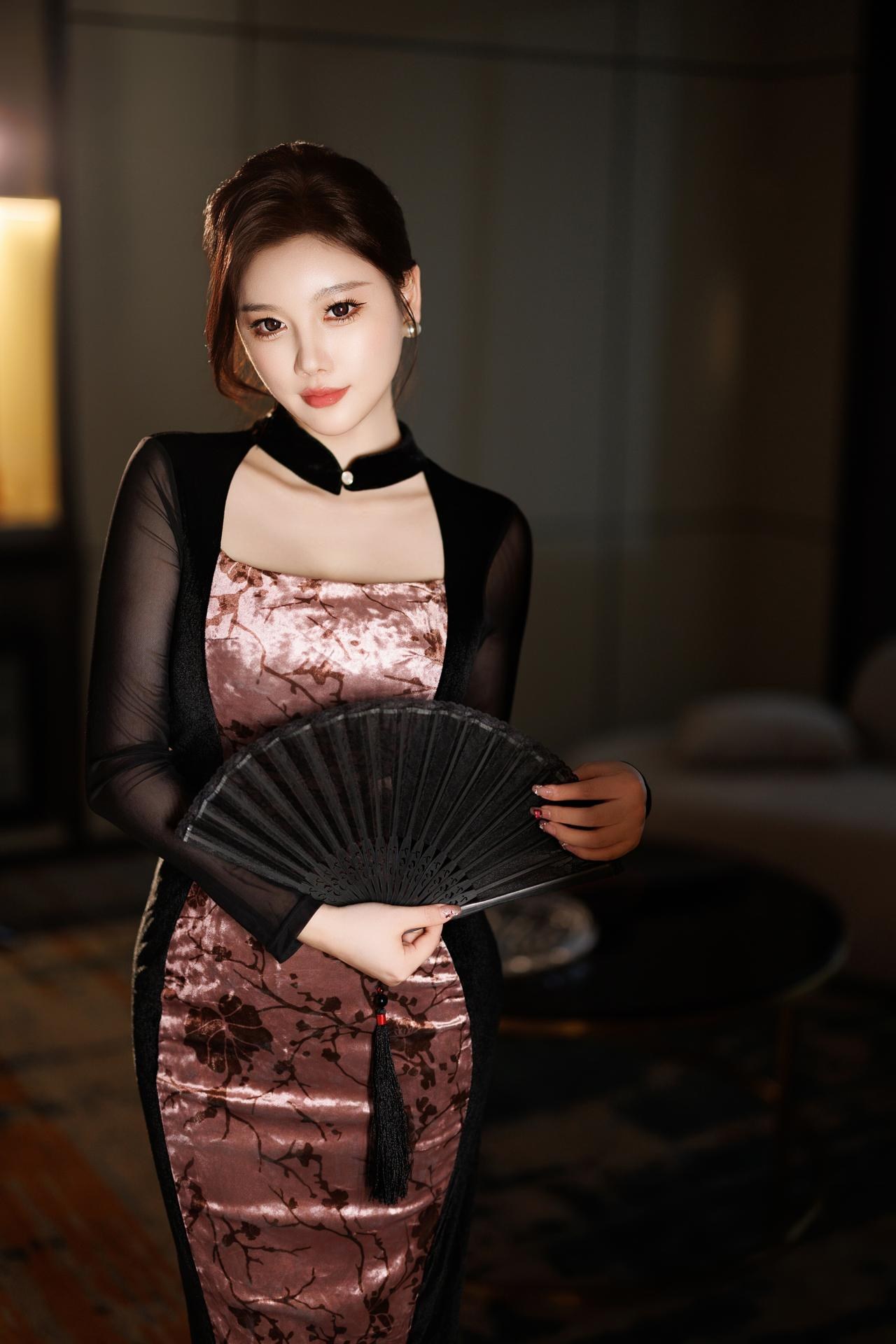 [Model] Yang Chen Chen Yome - XIUREN no-watermark model photos, qipao, black stockings, leg-focused poses 83P