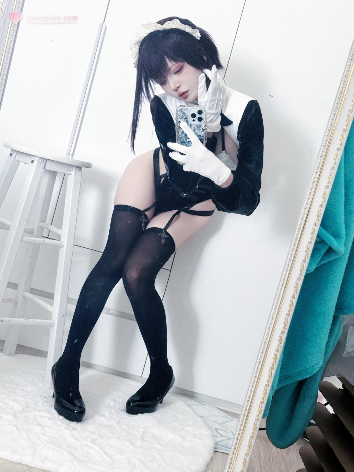 [Photo Set] Etsu_ko โฟโต้เซ็ต maid, black stockings, uniform styling, leg-focused poses 36P