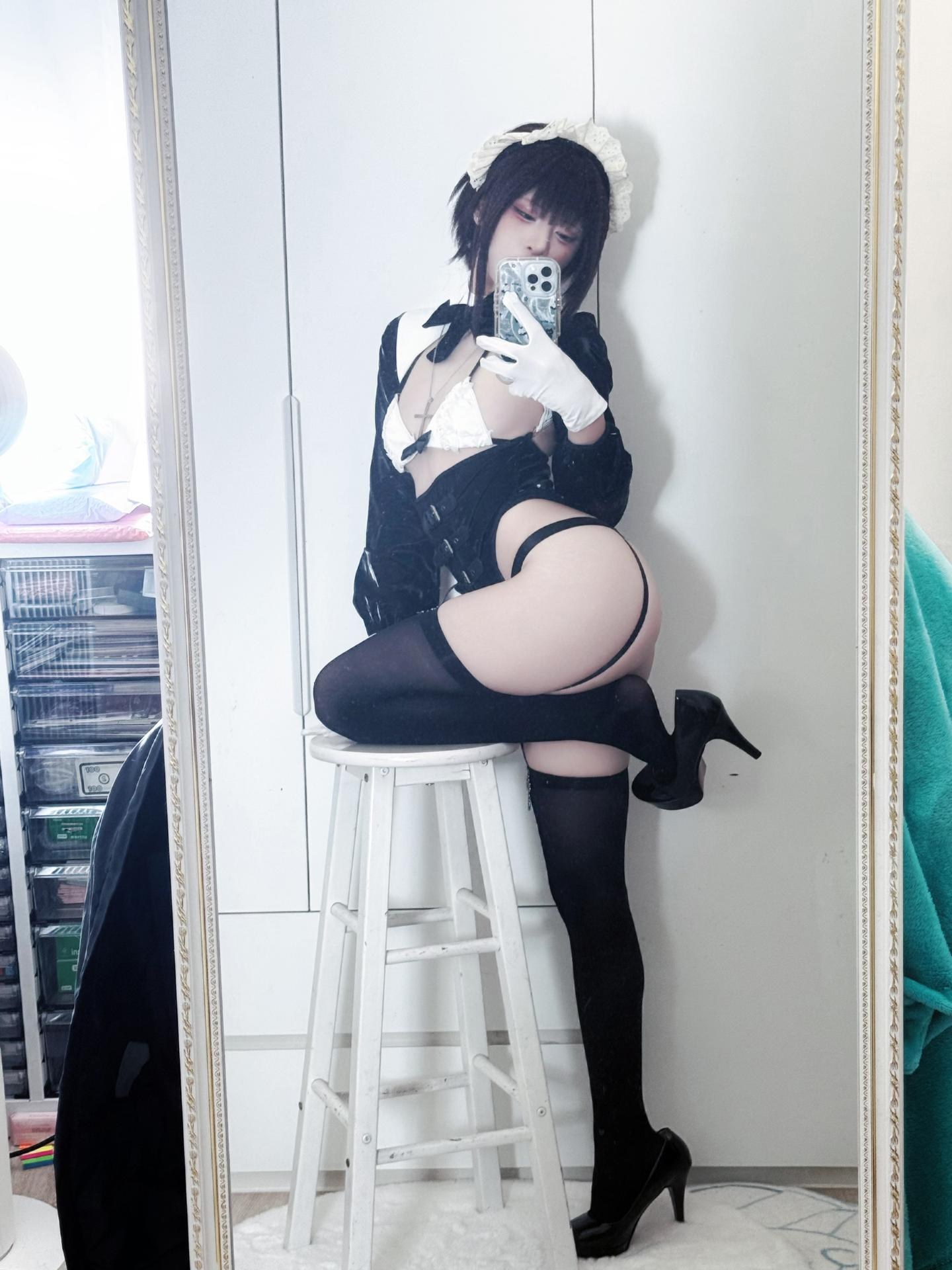 [Photo Set] Etsu_ko โฟโต้เซ็ต maid, black stockings, uniform styling, leg-focused poses 36P