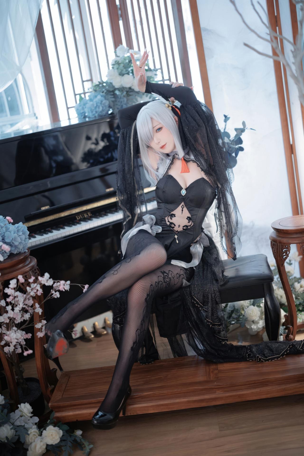 [cosplay] 封疆疆v - 原神 申鹤黑婚纱：黑纱礼服大尺度角色还原 20P