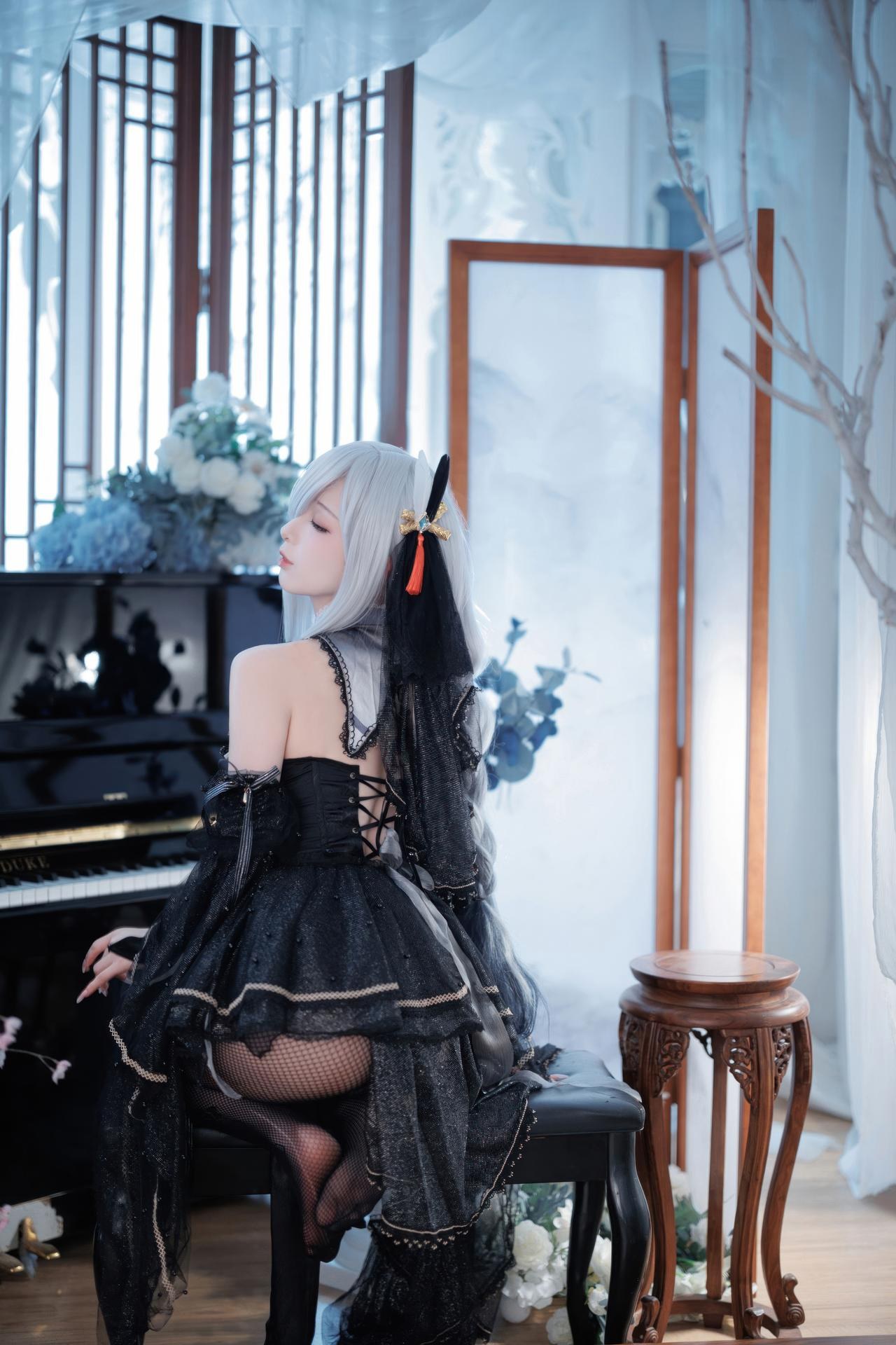 [cosplay] 封疆疆v - 原神 申鹤黑婚纱：黑纱礼服大尺度角色还原 20P