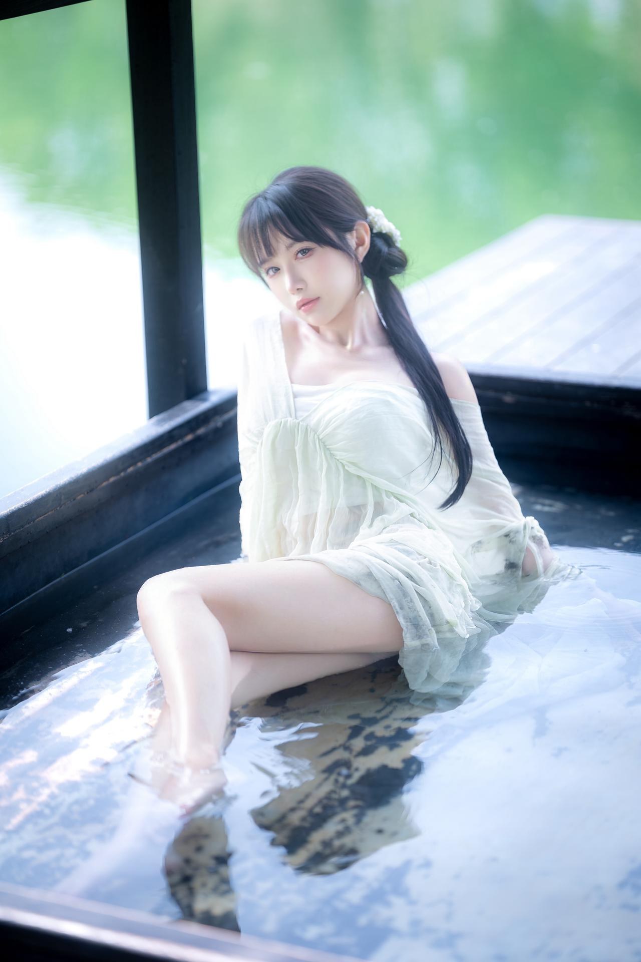 [写真] Shika小鹿鹿 - 江南水色：古风水色湿身美腿写真 65P3V