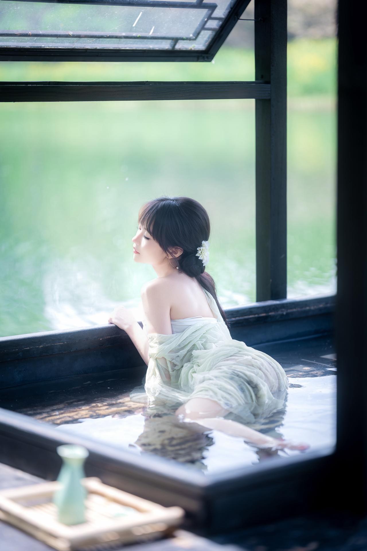[写真] Shika小鹿鹿 - 江南水色：古风水色湿身美腿写真 65P3V