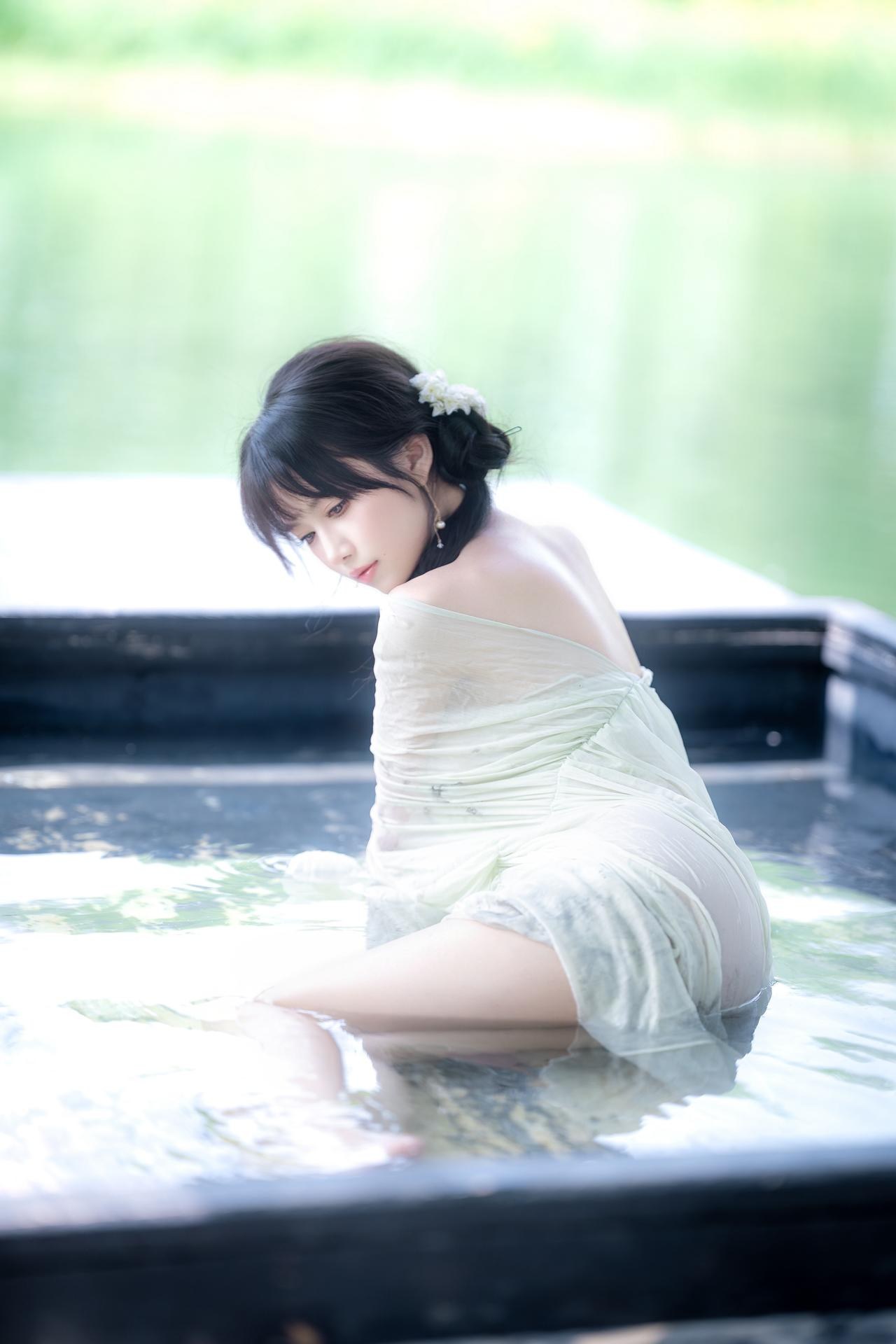 [写真] Shika小鹿鹿 - 江南水色：古风水色湿身美腿写真 65P3V