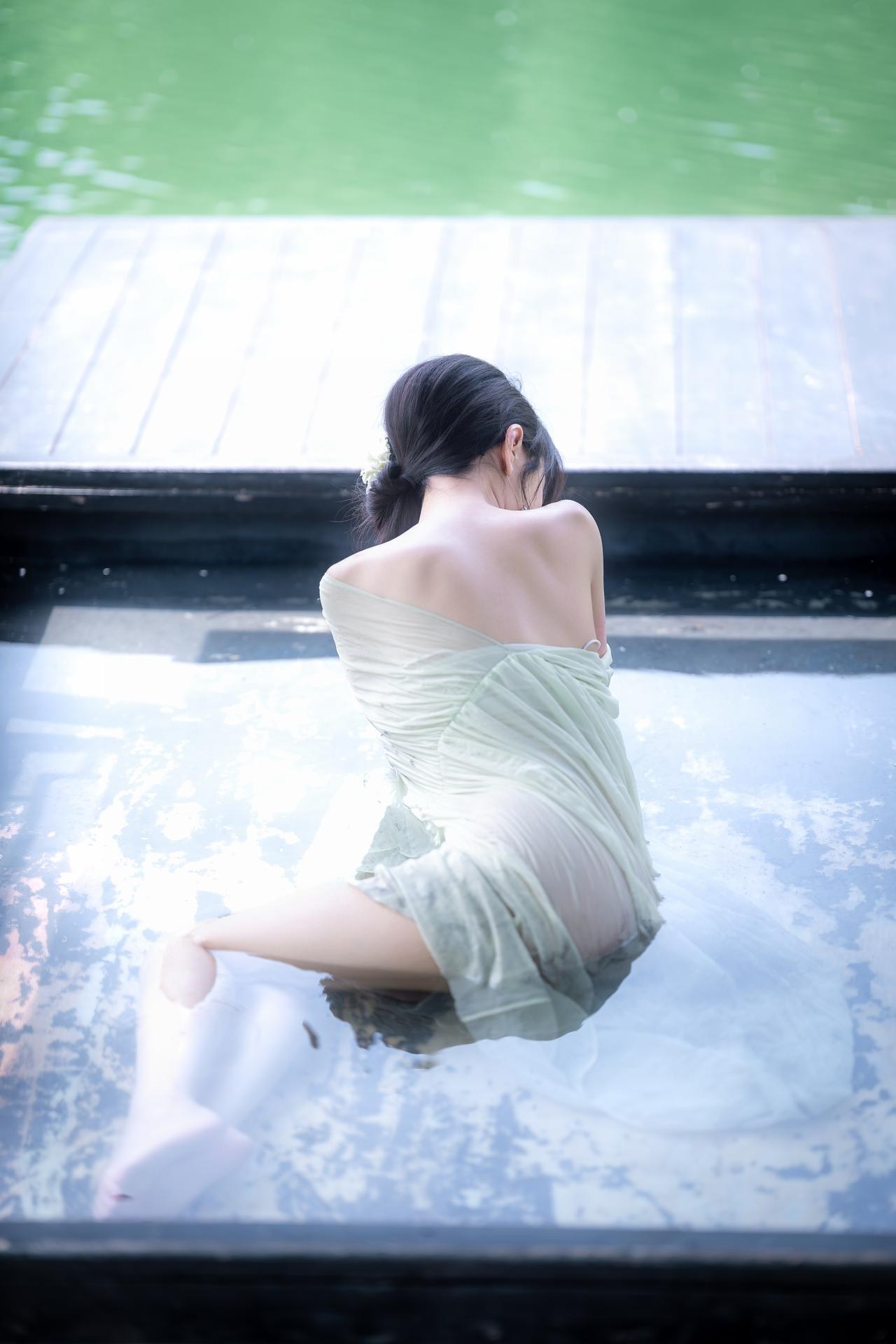 [写真] Shika小鹿鹿 - 江南水色：古风水色湿身美腿写真 65P3V