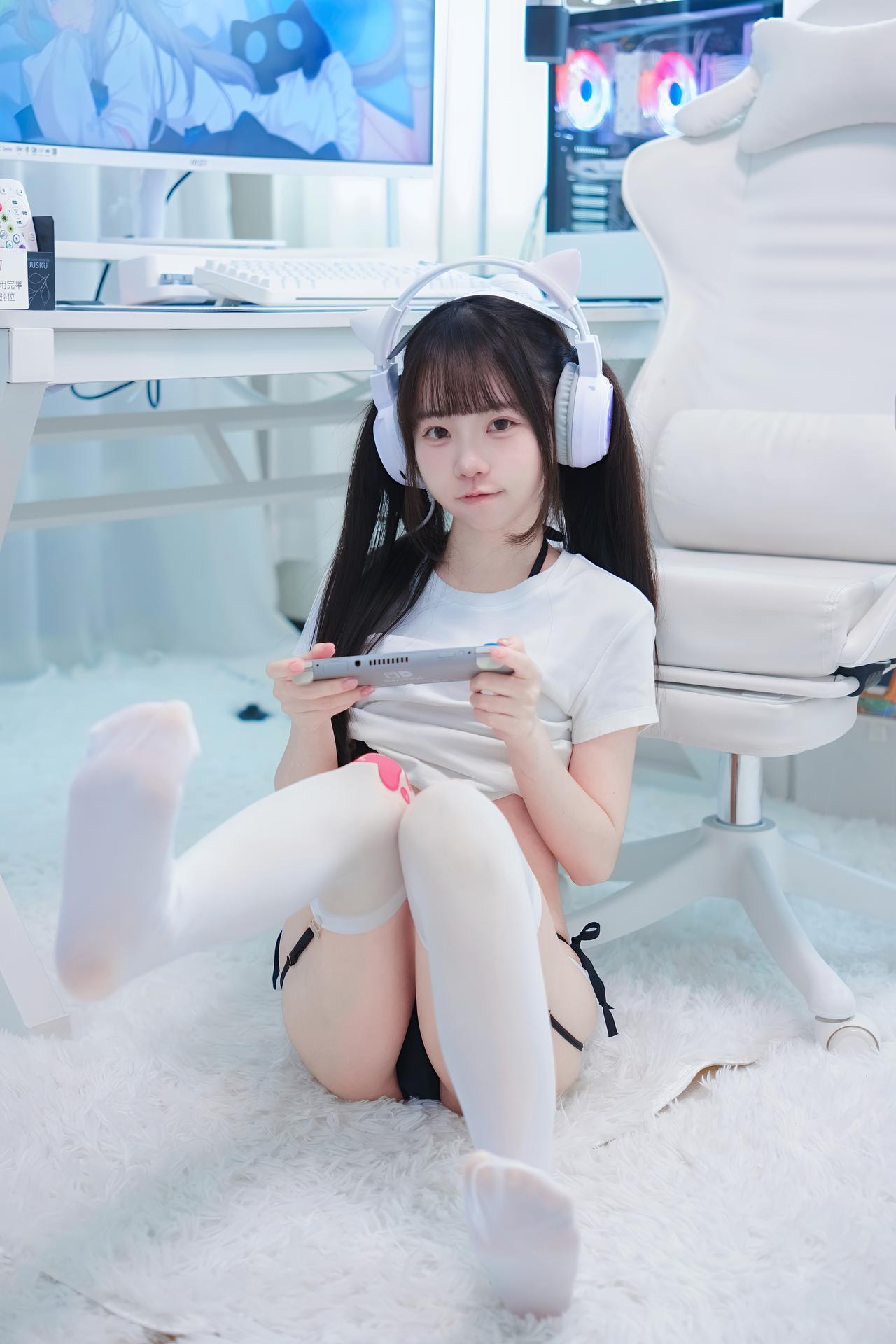 [私房] 可可小白兔 - 不要打游戏惹打兔兔：兔系内衣翘臀大尺度写真 76P