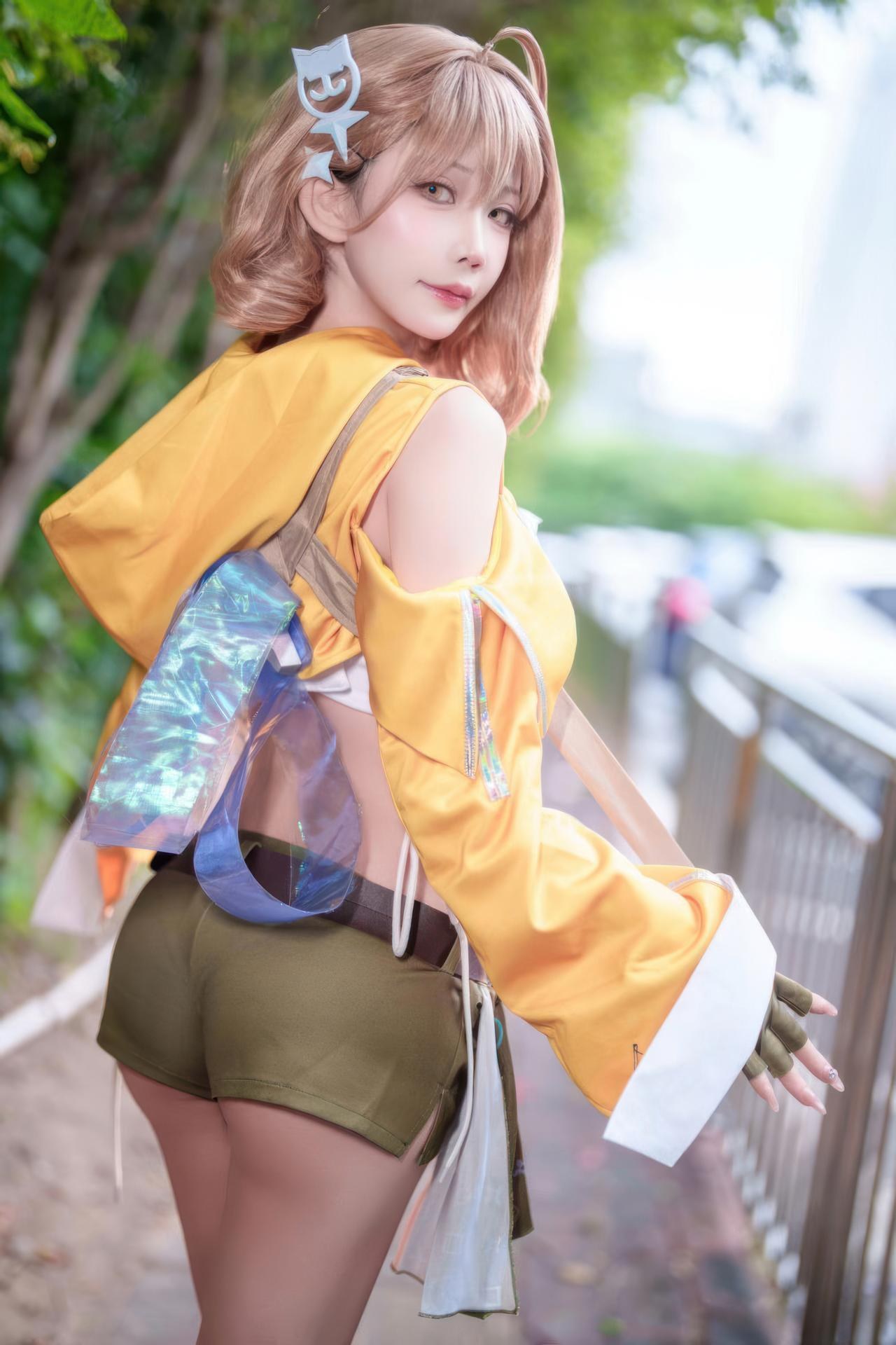 [cosplay] 抱走莫子aa - Nikke胜利女神 阿妮斯：超级巨星舞台装美腿游戏角色 23P