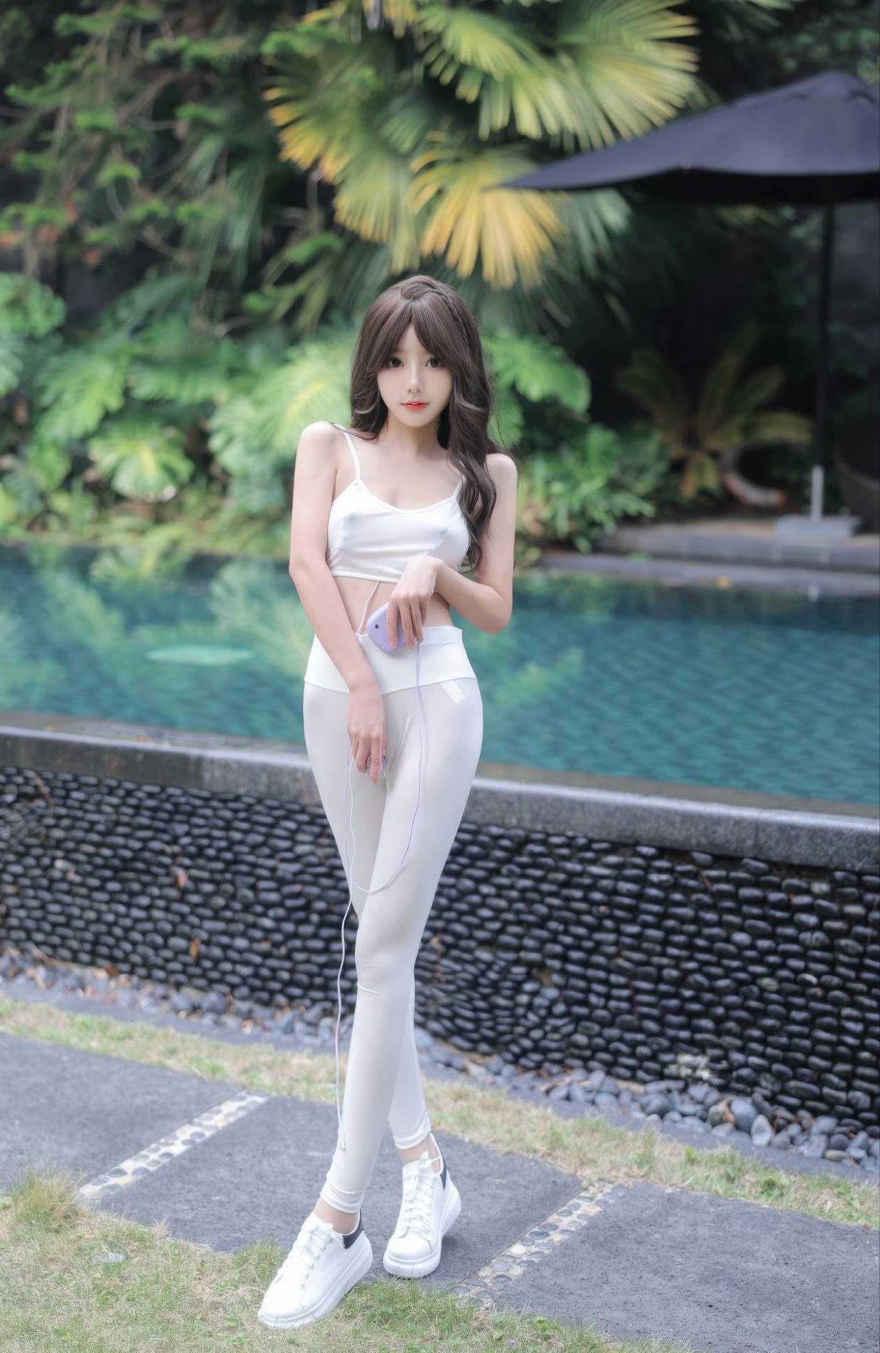 [模特] 桃妖夭 - 秀人网模特 户外：秀人网模特户外写真美腿 80P
