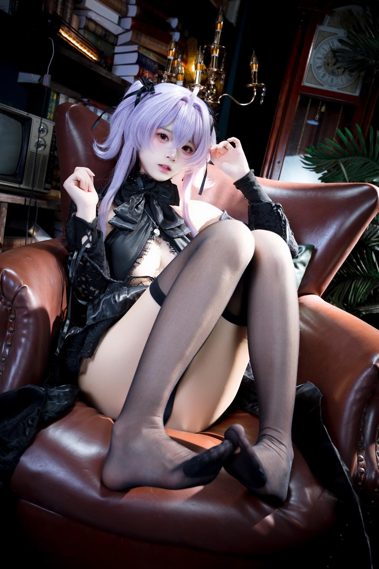 [cosplay] 九柒喵 - 水母：水母角色还原美腿大尺度 26P