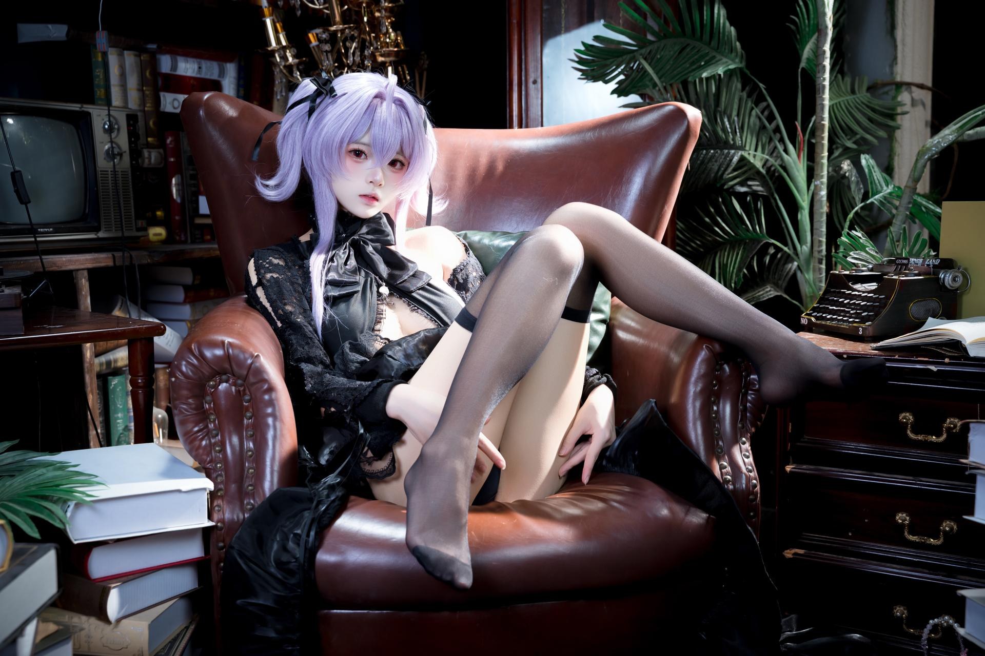 [cosplay] 九柒喵 - 水母：水母角色还原美腿大尺度 26P