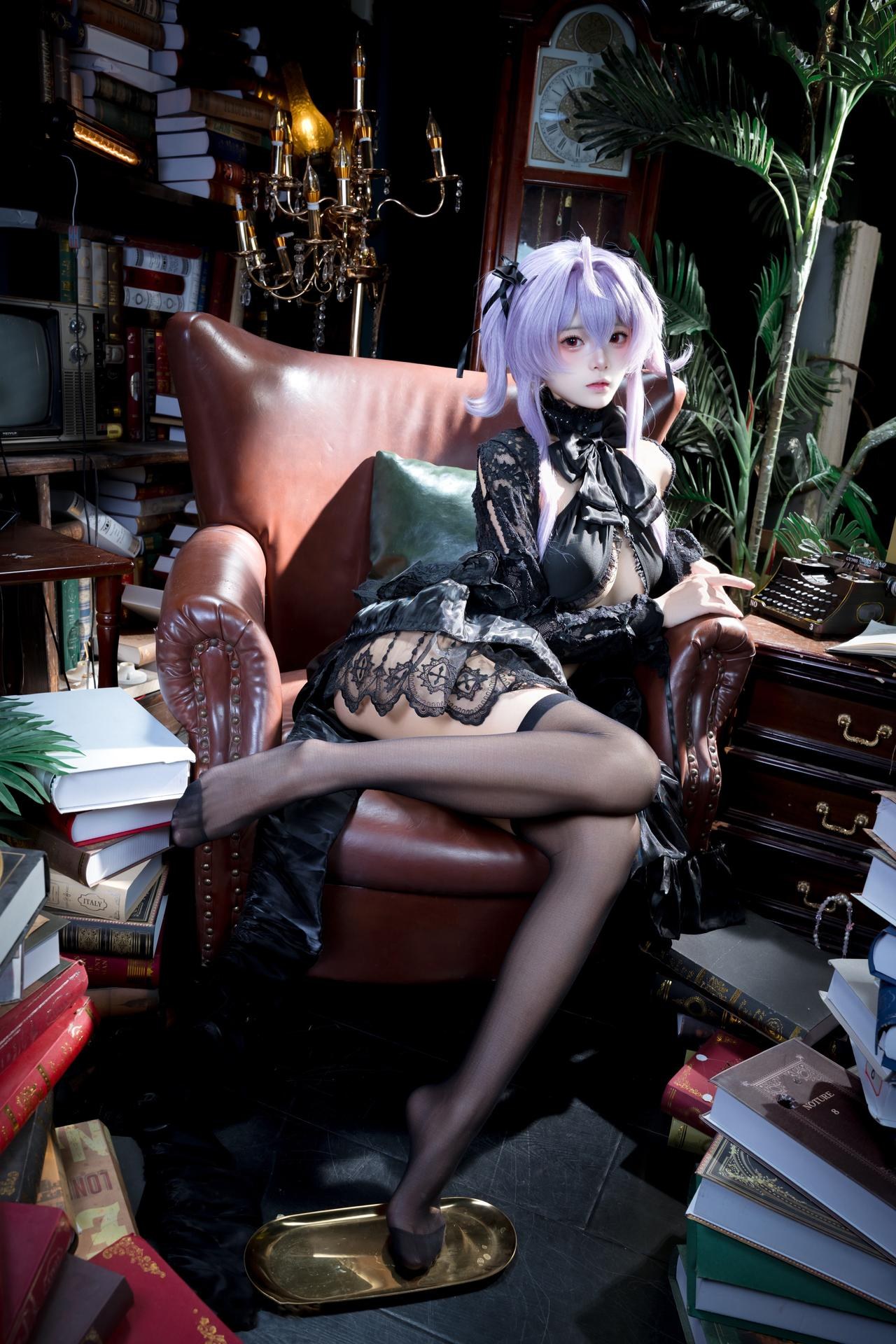 [cosplay] 九柒喵 - 水母：水母角色还原美腿大尺度 26P