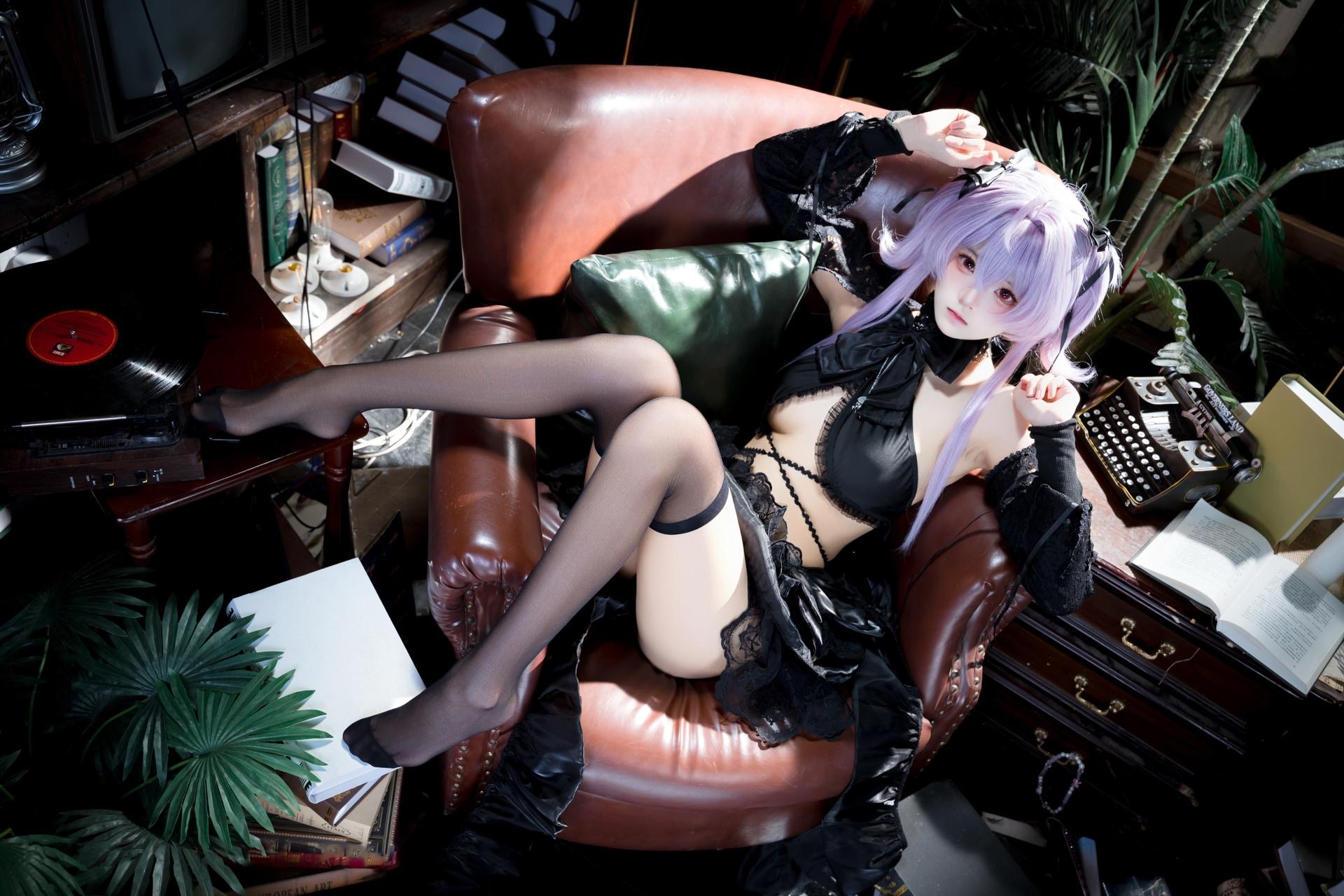 [cosplay] 九柒喵 - 水母：水母角色还原美腿大尺度 26P