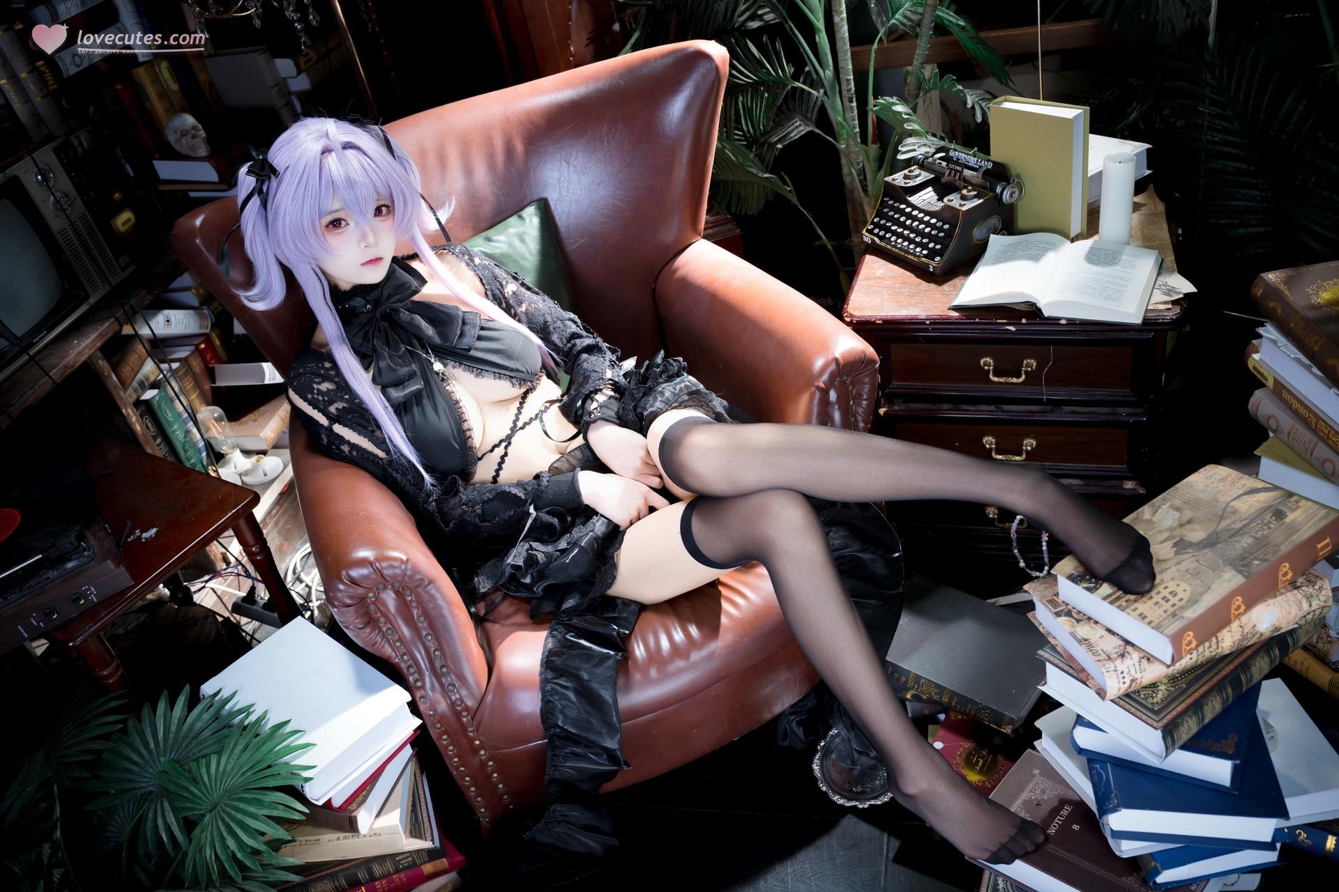 [cosplay] 九柒喵 - 水母：水母角色还原美腿大尺度 26P