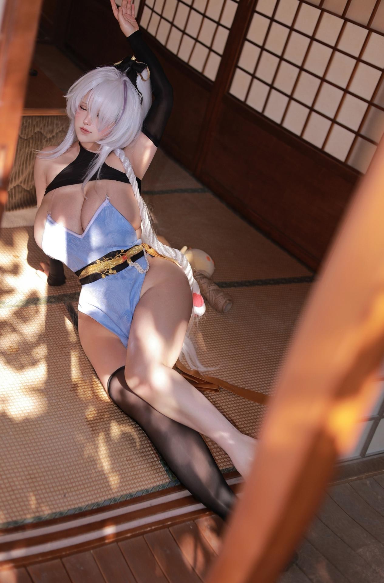 [cosplay] 芝心蛋奶烧 - 碧蓝航线 云仙：碧蓝航线 云仙旗袍角色还原美腿 300P5V