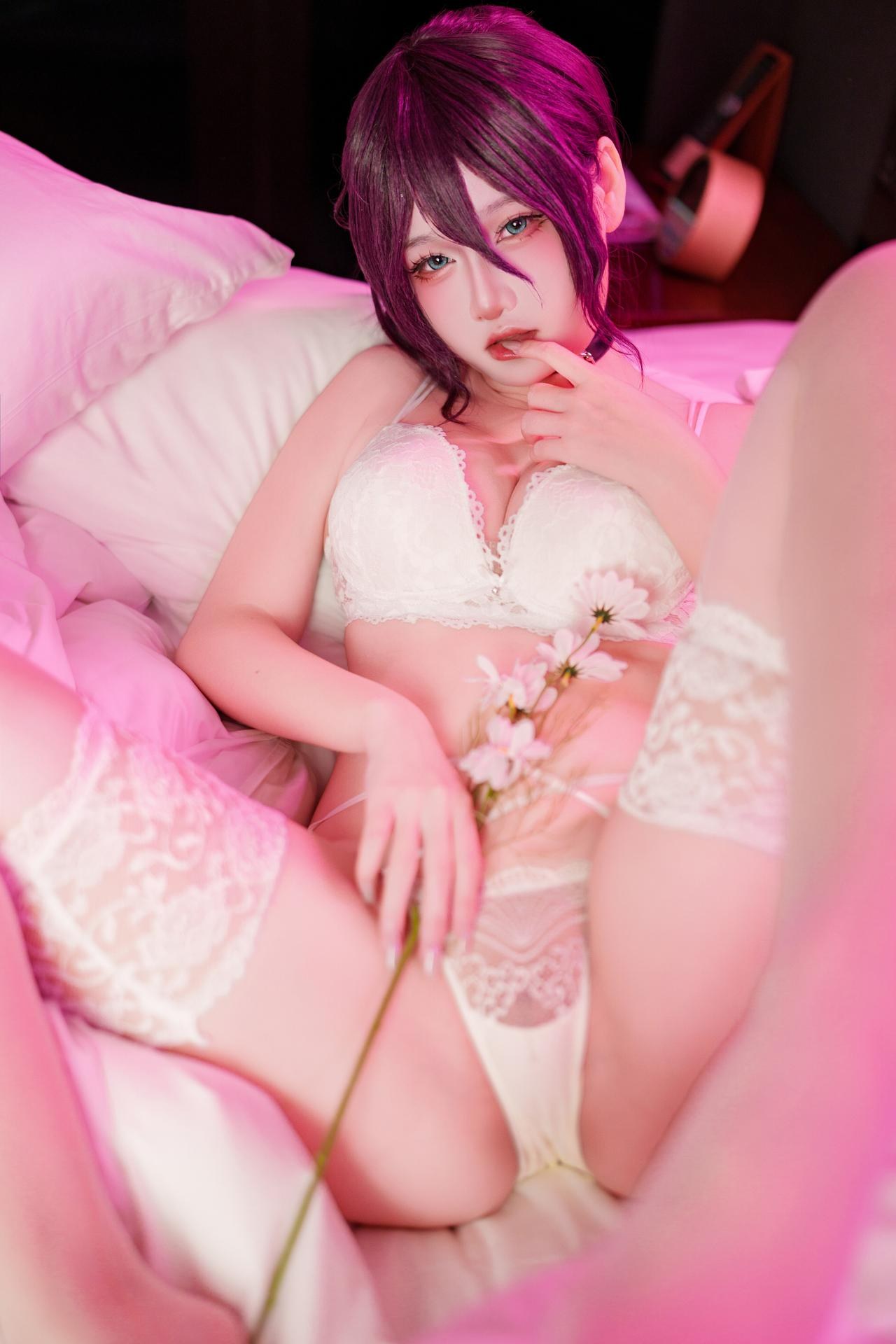 [cosplay] Xiaoyukiko小鱼 - 电锯人 蕾塞：电锯人 蕾塞角色还原美腿大尺度 32P