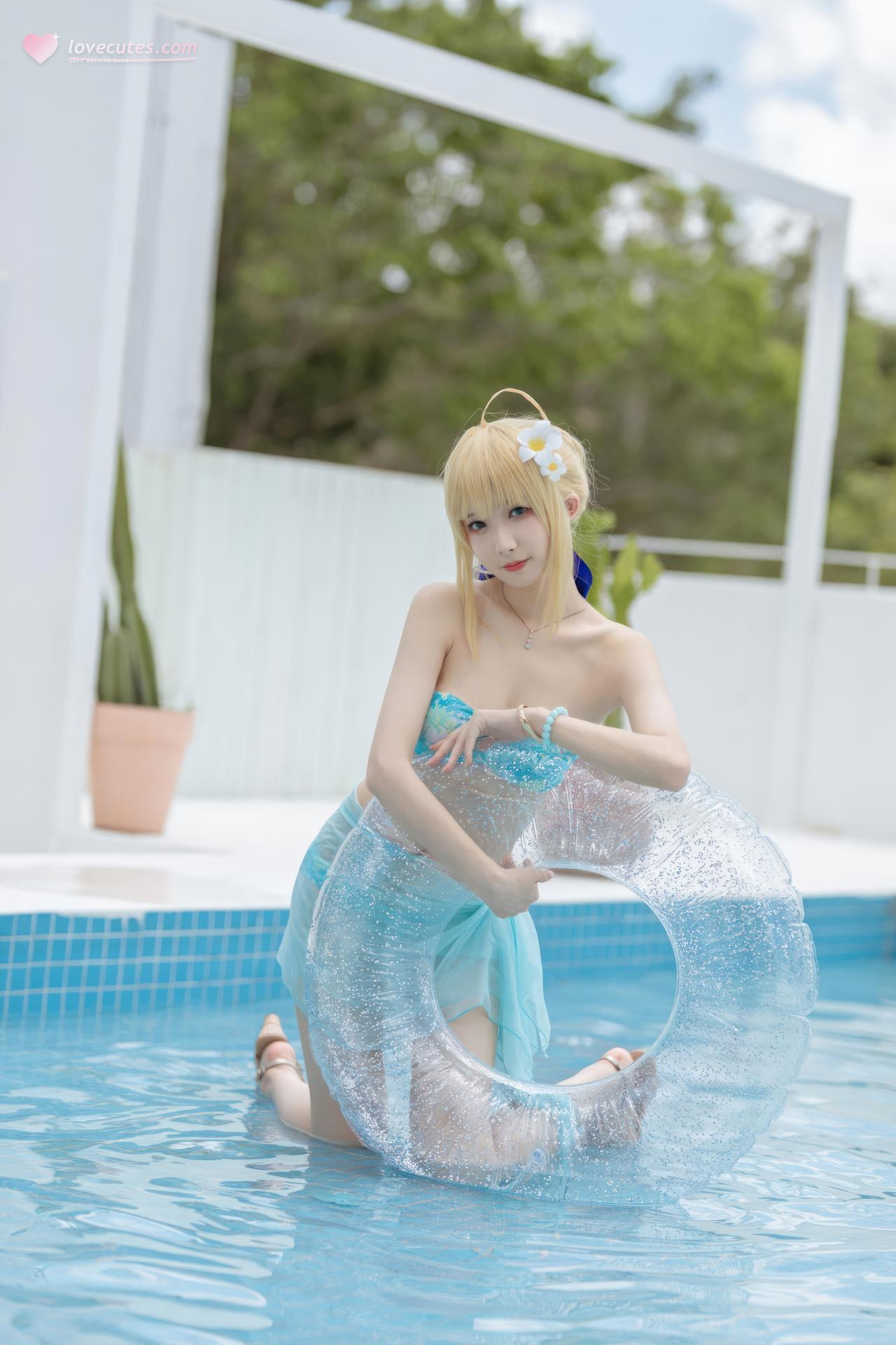[cosplay] 封疆疆v - FGO Saber 泳装：FGO Saber 泳装角色还原美腿大尺度 49P