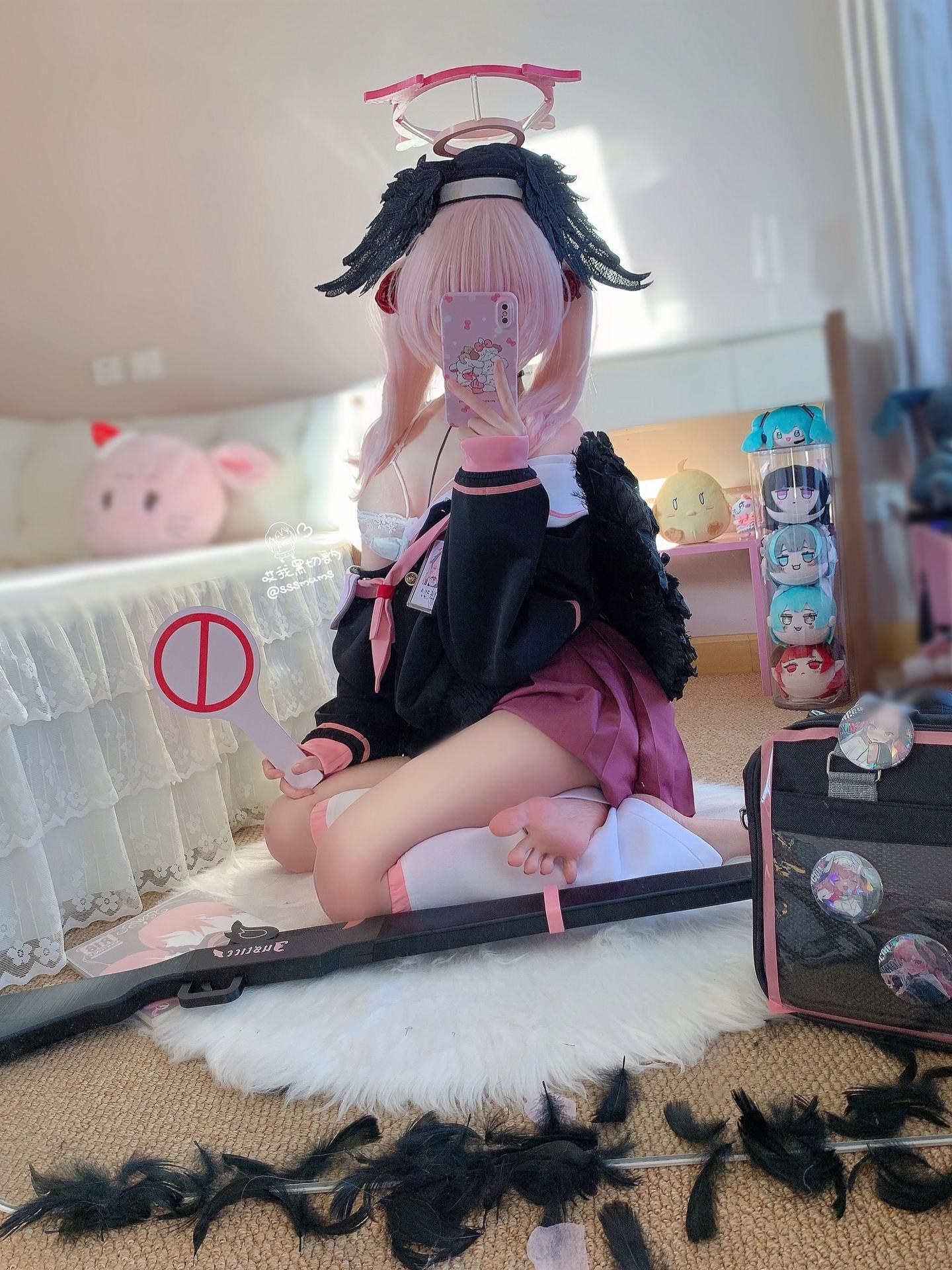 [cosplay] 曲奇软fufu - 蔚蓝档案 江小春：白丝足部美腿角色还原 46P3V