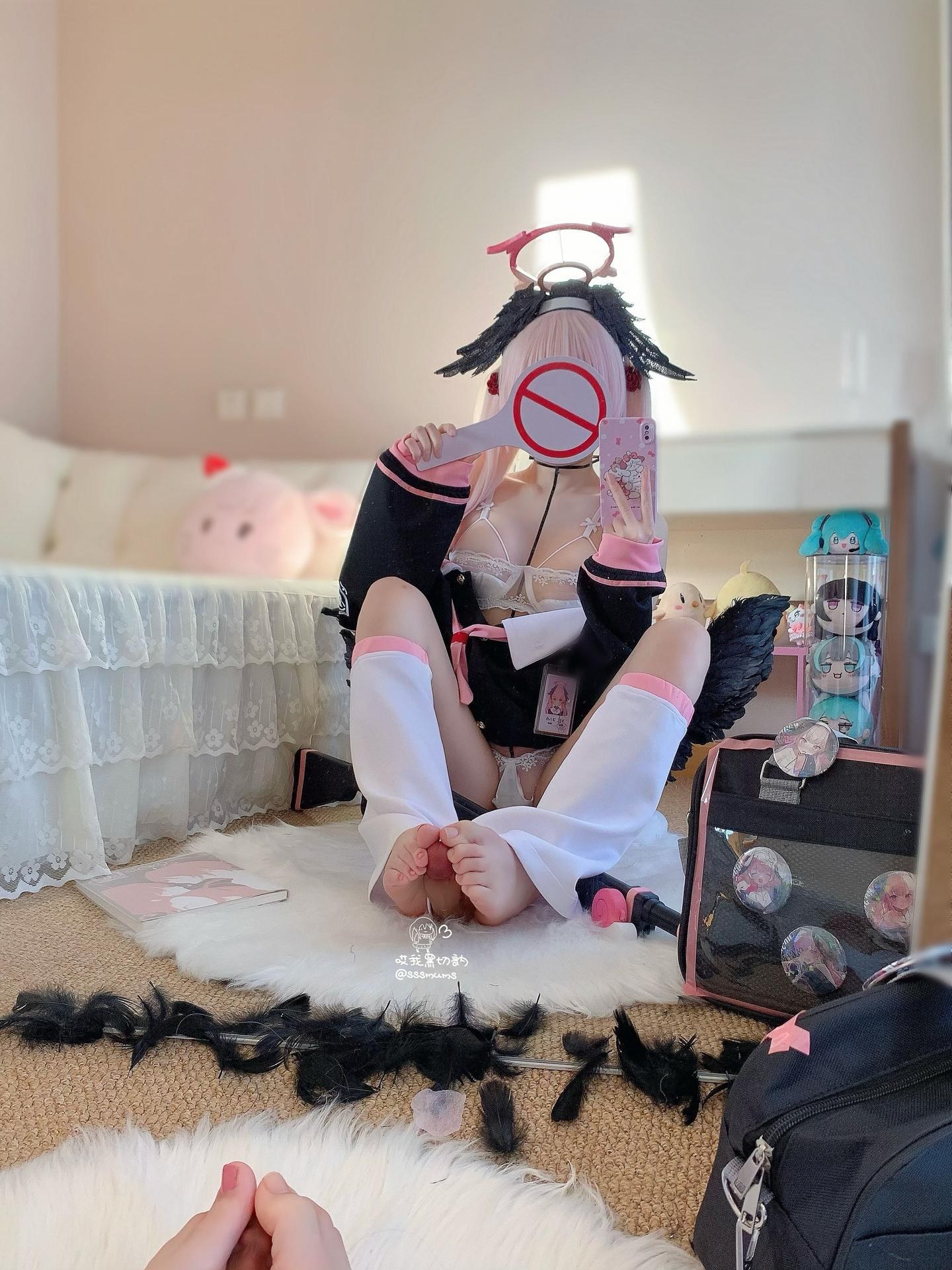 [cosplay] 曲奇软fufu - 蔚蓝档案 江小春：白丝足部美腿角色还原 46P3V