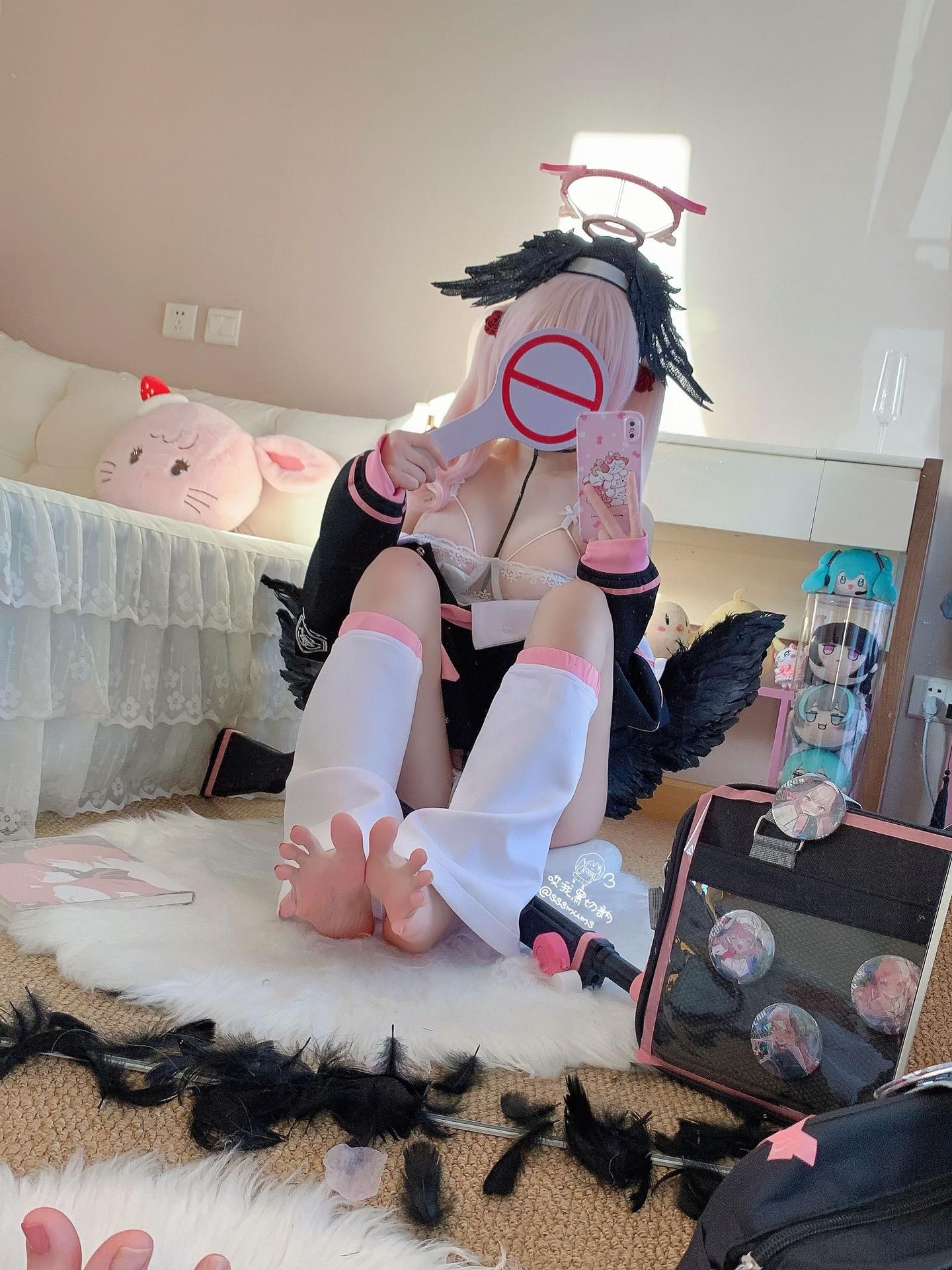 [cosplay] 曲奇软fufu - 蔚蓝档案 江小春：白丝足部美腿角色还原 46P3V
