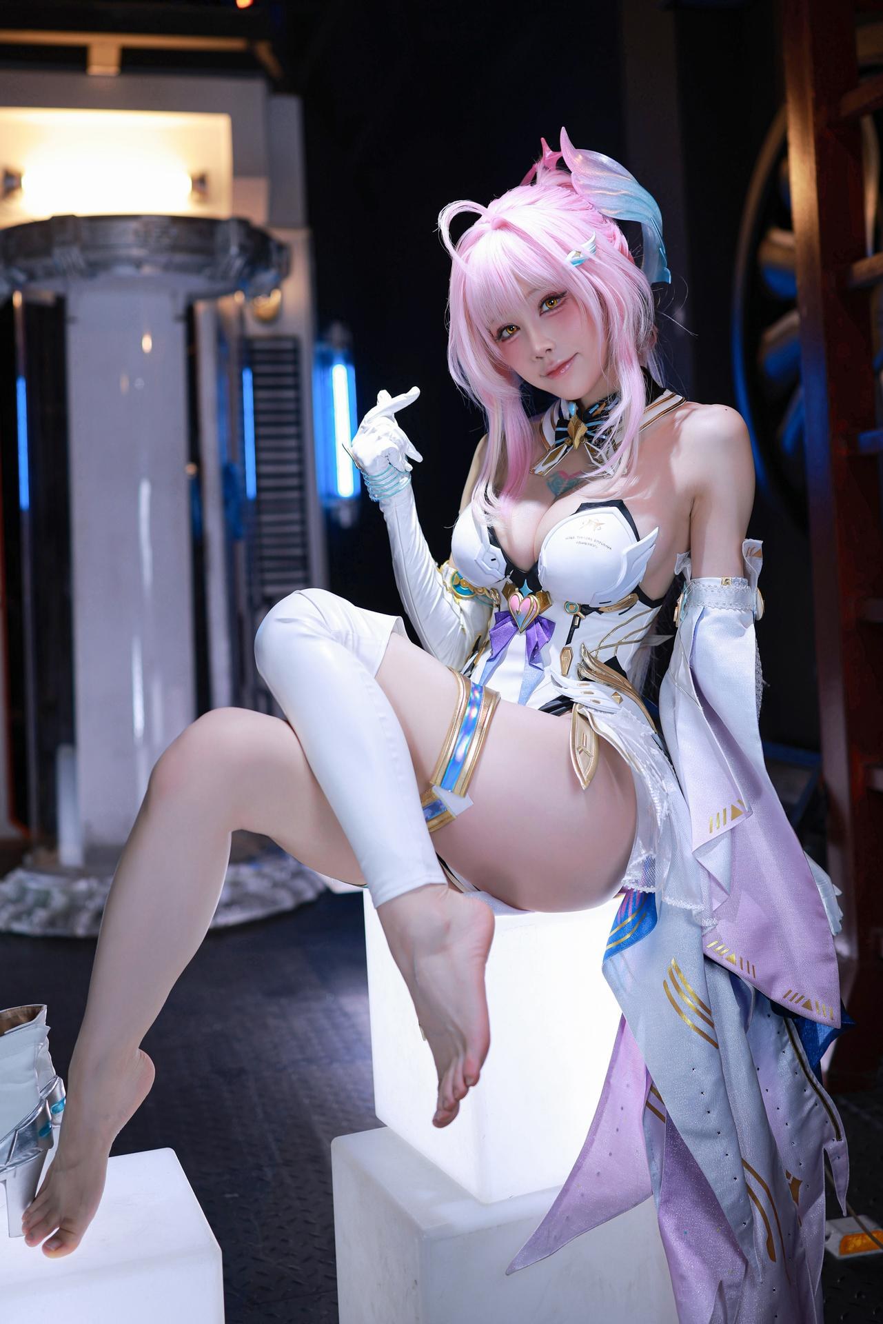 [cosplay] 水淼aqua - 鸣潮 爱弥斯：鸣潮 爱弥斯角色还原美腿大尺度 61P