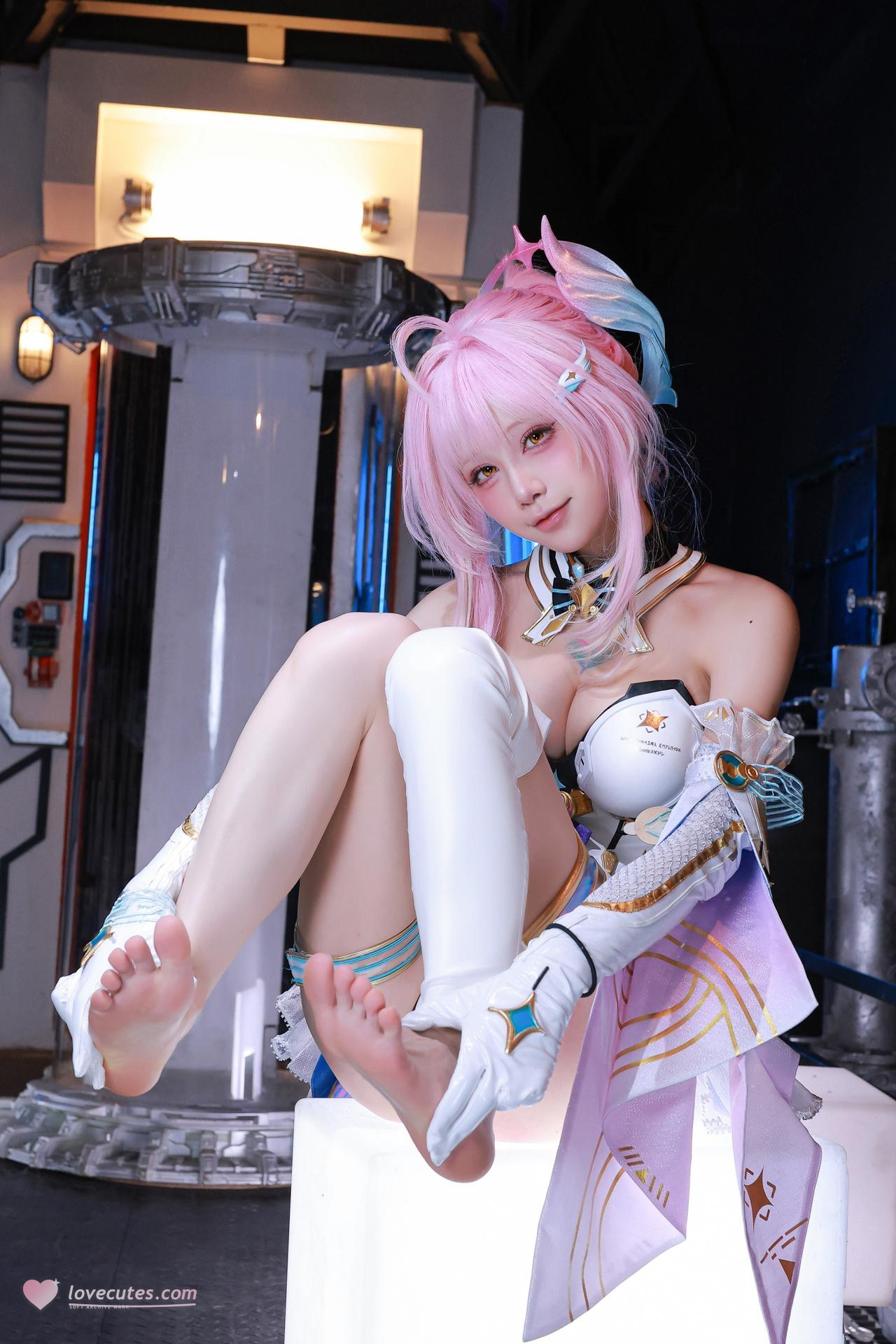 [cosplay] 水淼aqua - 鸣潮 爱弥斯：鸣潮 爱弥斯角色还原美腿大尺度 61P