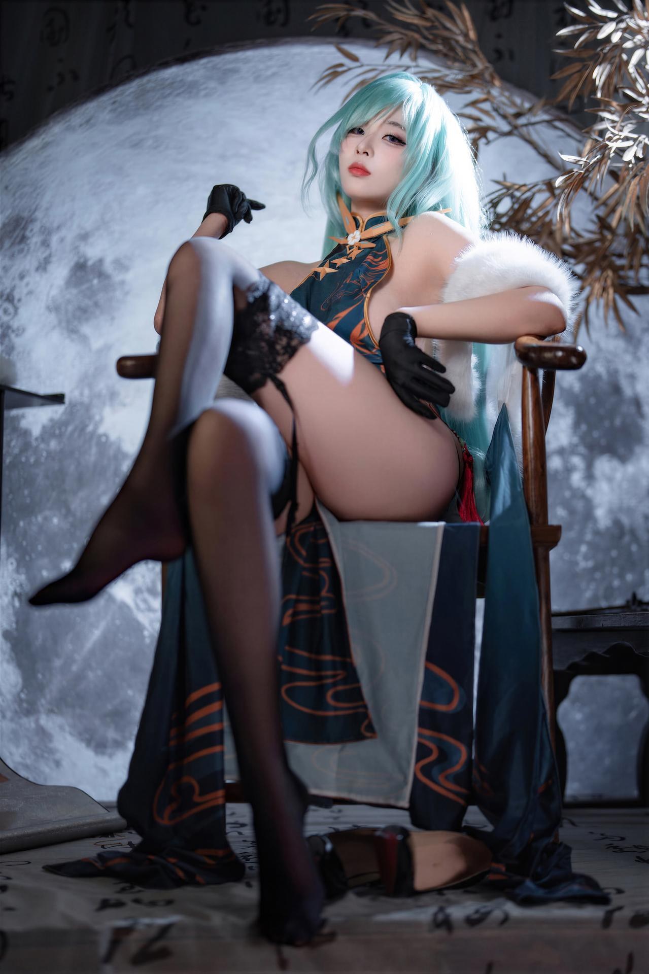 [cosplay] 轩萧学姐 - 碧蓝航线 莫斯科旗袍：碧蓝航线 莫斯科旗袍角色还原旗袍美腿 50P
