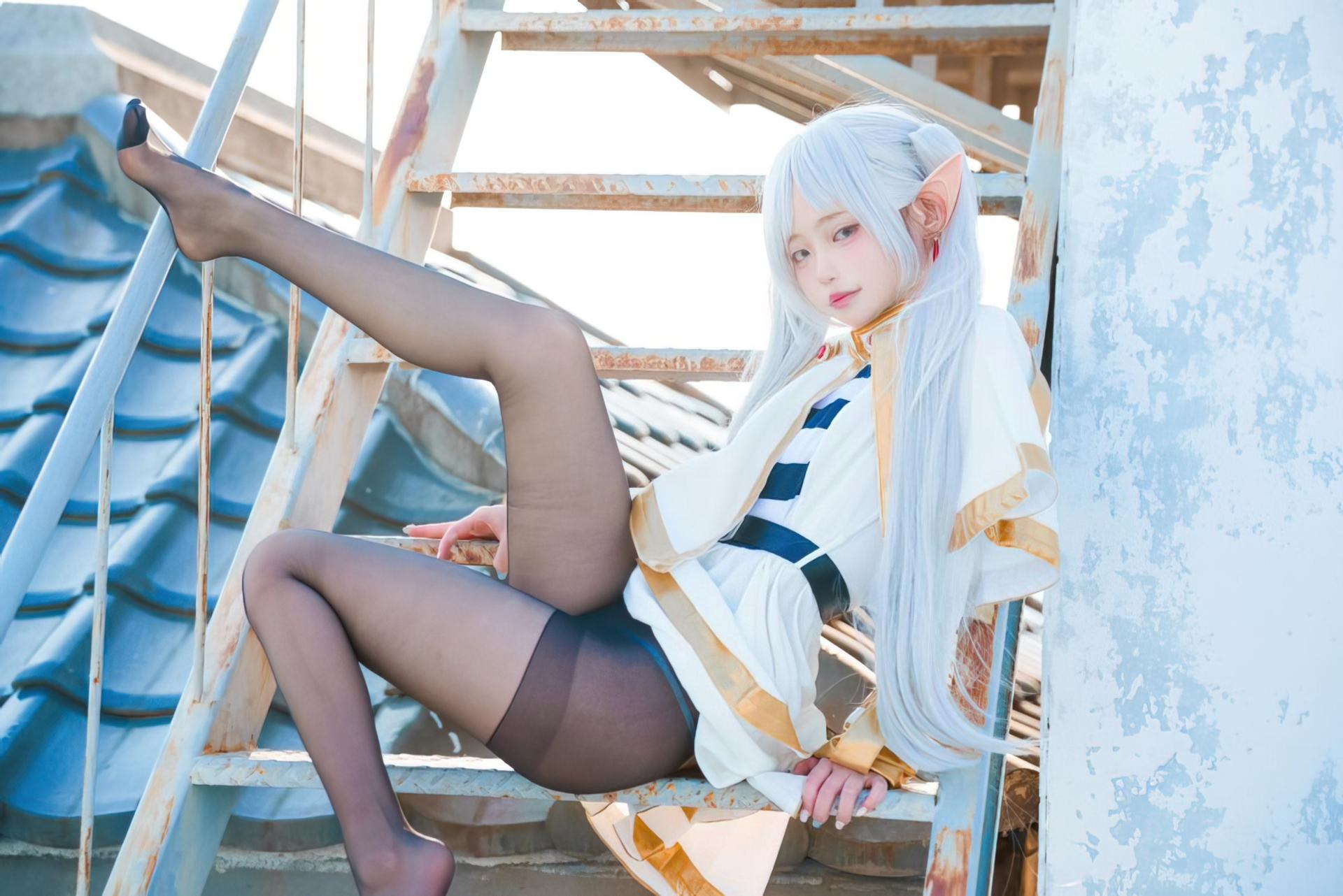 [コスプレ] Irisuare(愛莉) - Frieren 屋上エルフ衣装と黒スト 31P
