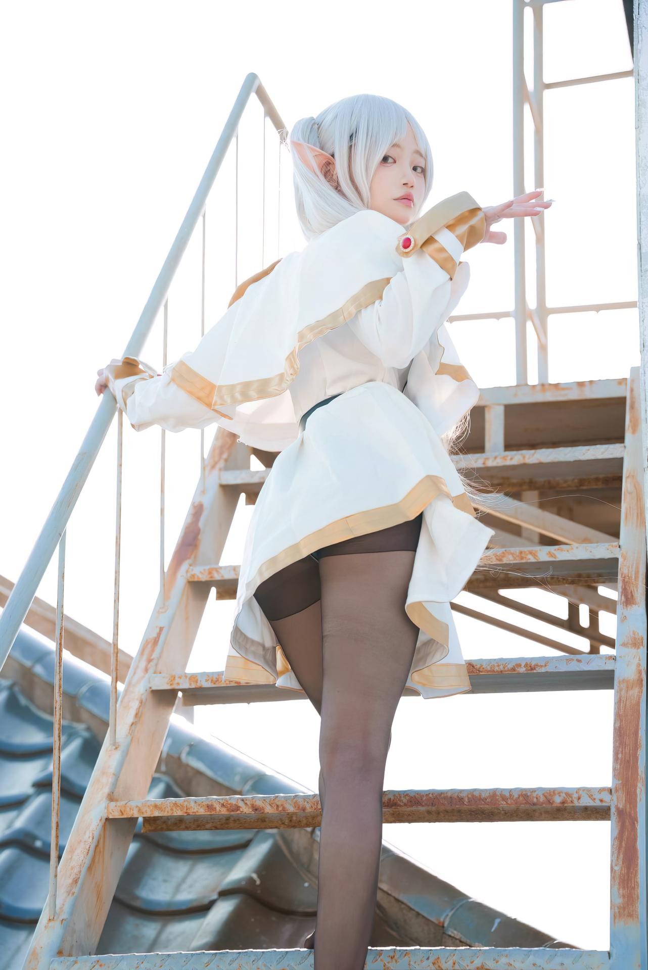 [コスプレ] Irisuare(愛莉) - Frieren 屋上エルフ衣装と黒スト 31P